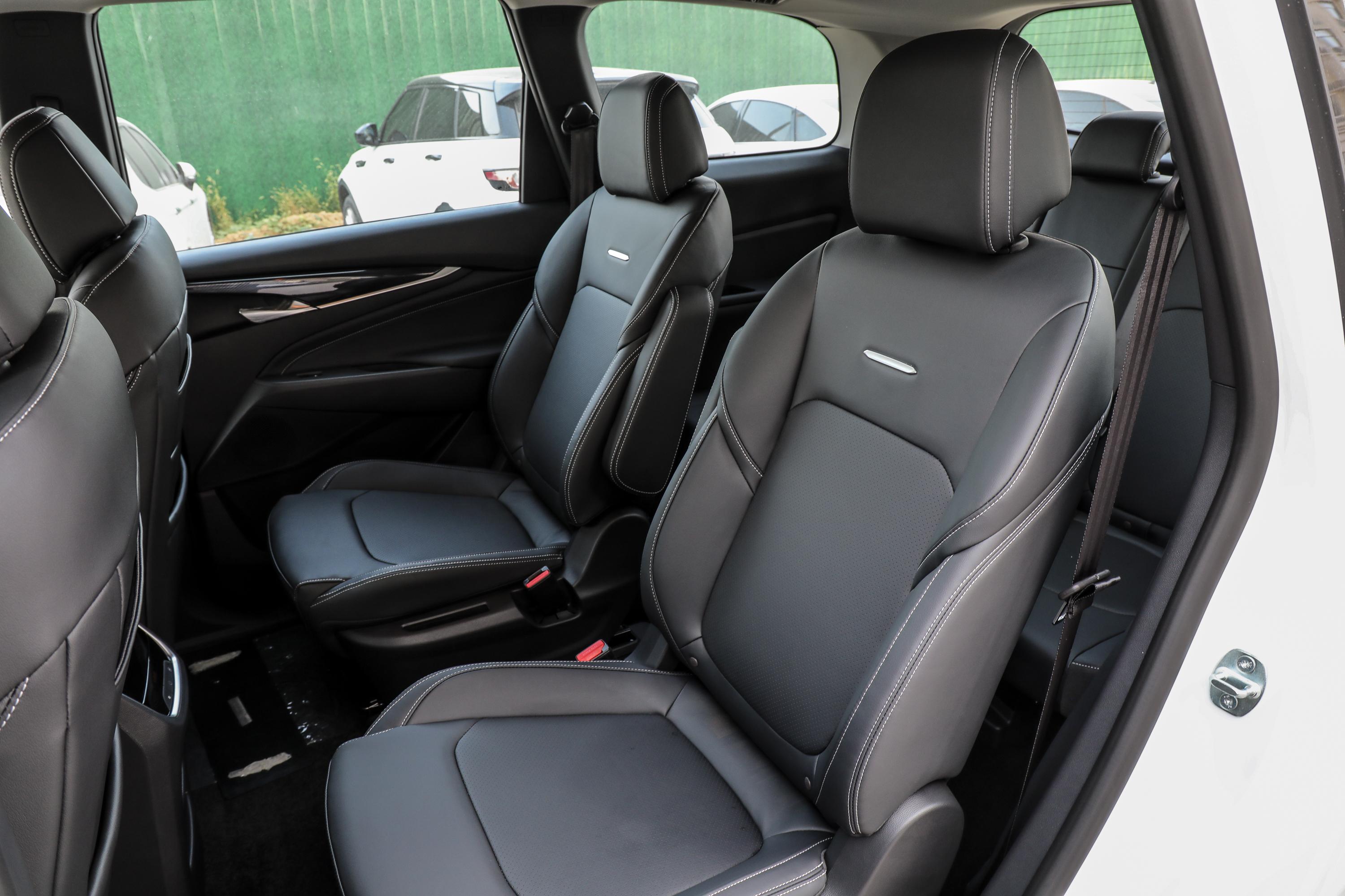2020款上汽大通maxusg5013t手动精英版7座国vi