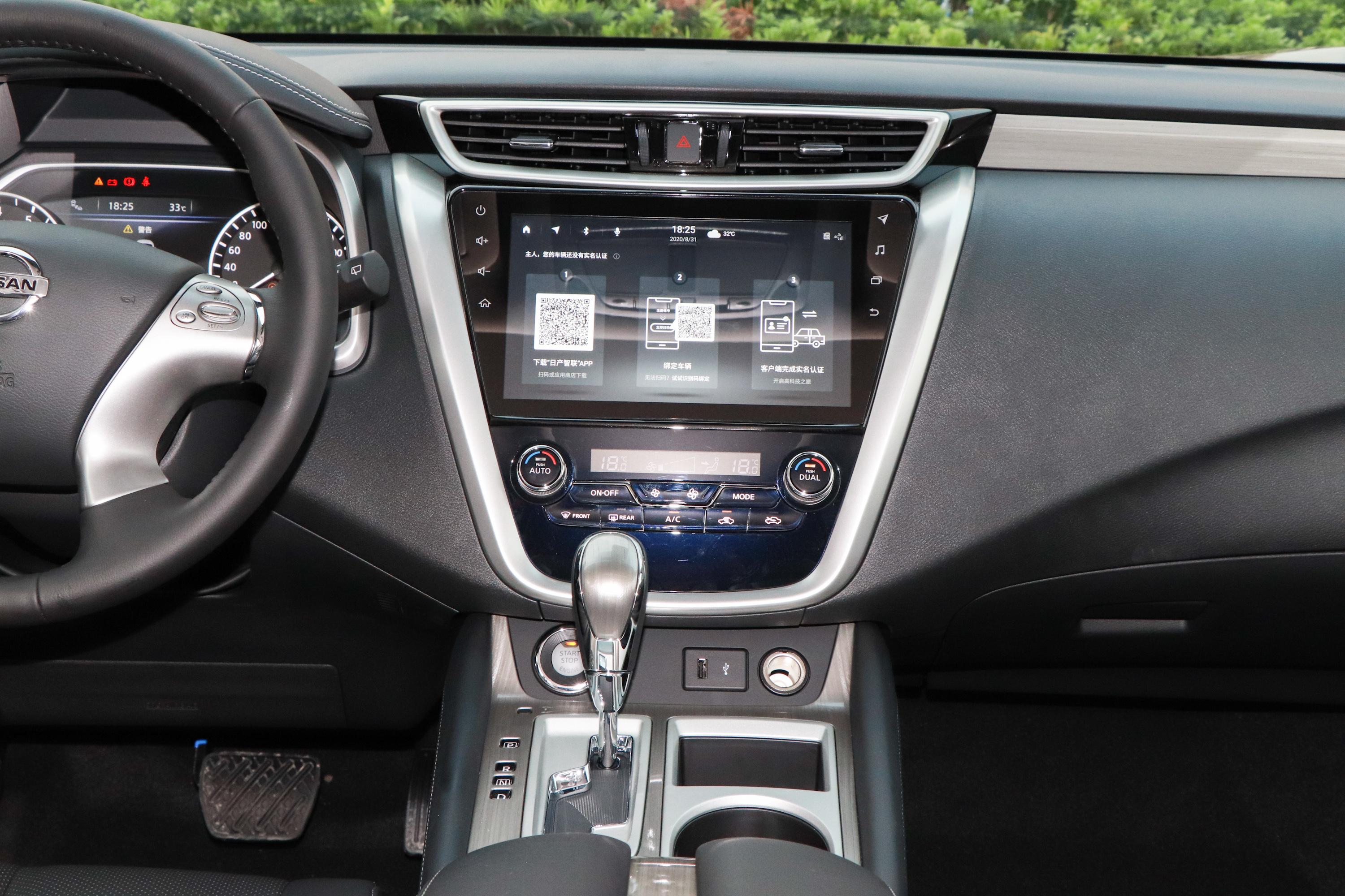 2021款 楼兰 2.5l 两驱 plus 智联领先版内饰