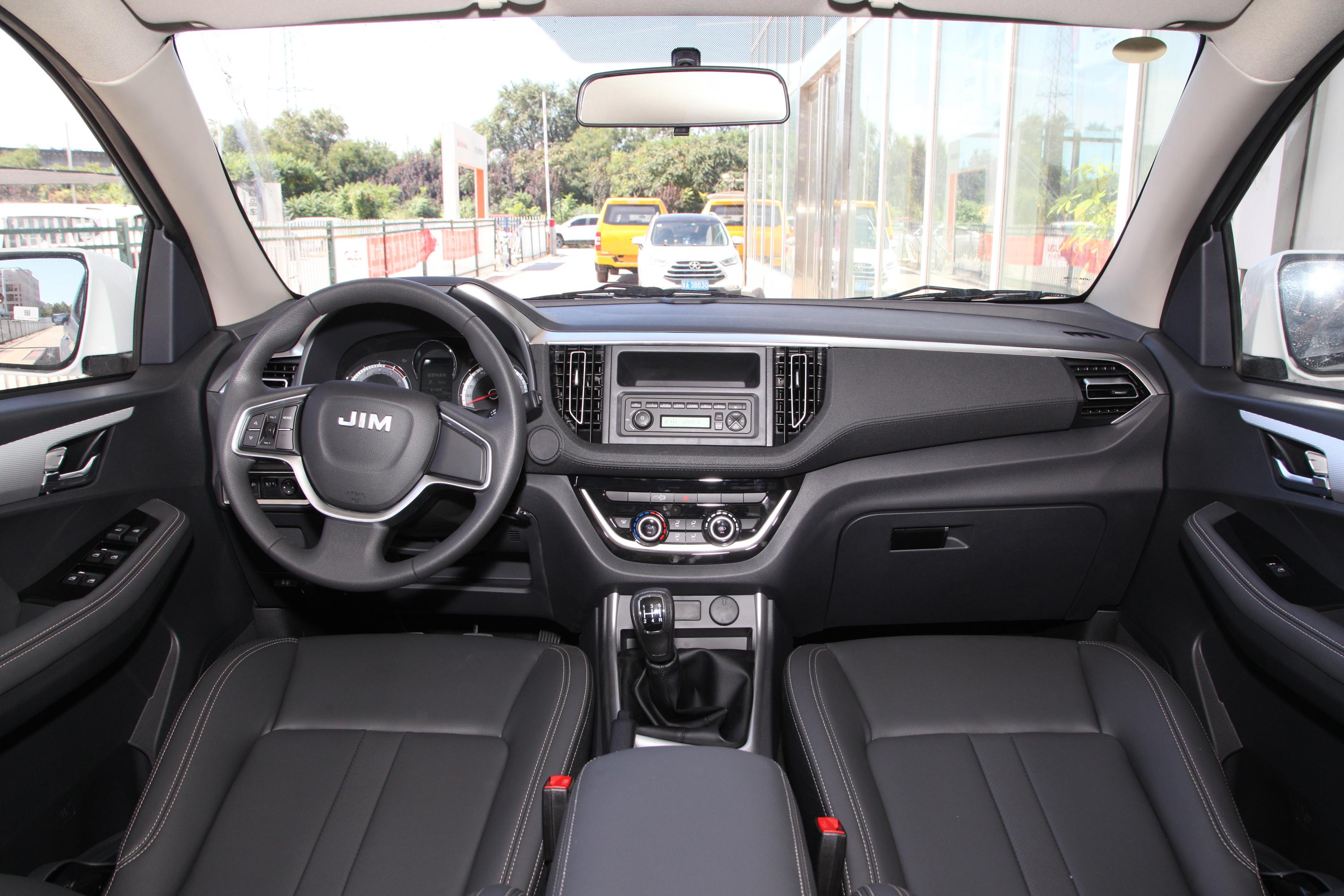 2020款 经典瑞迈 2.8t 手动 四驱 加长舒享版 柴油内饰