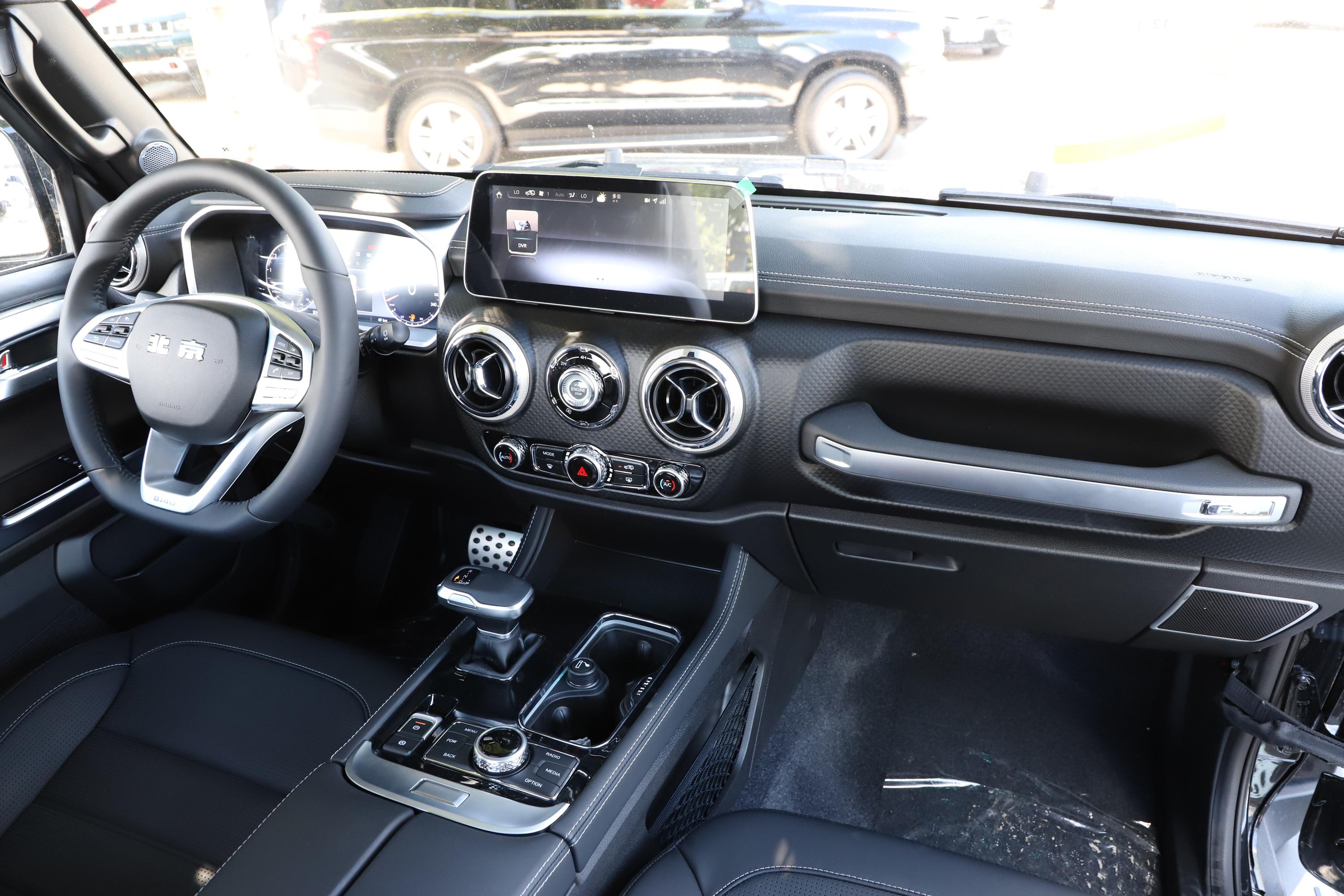 2021款 北京f40 2.0t 手自一体 四驱 魔方版内饰