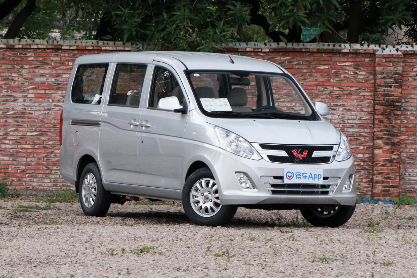 五菱荣光v1.5l 手动标准型 7/8座