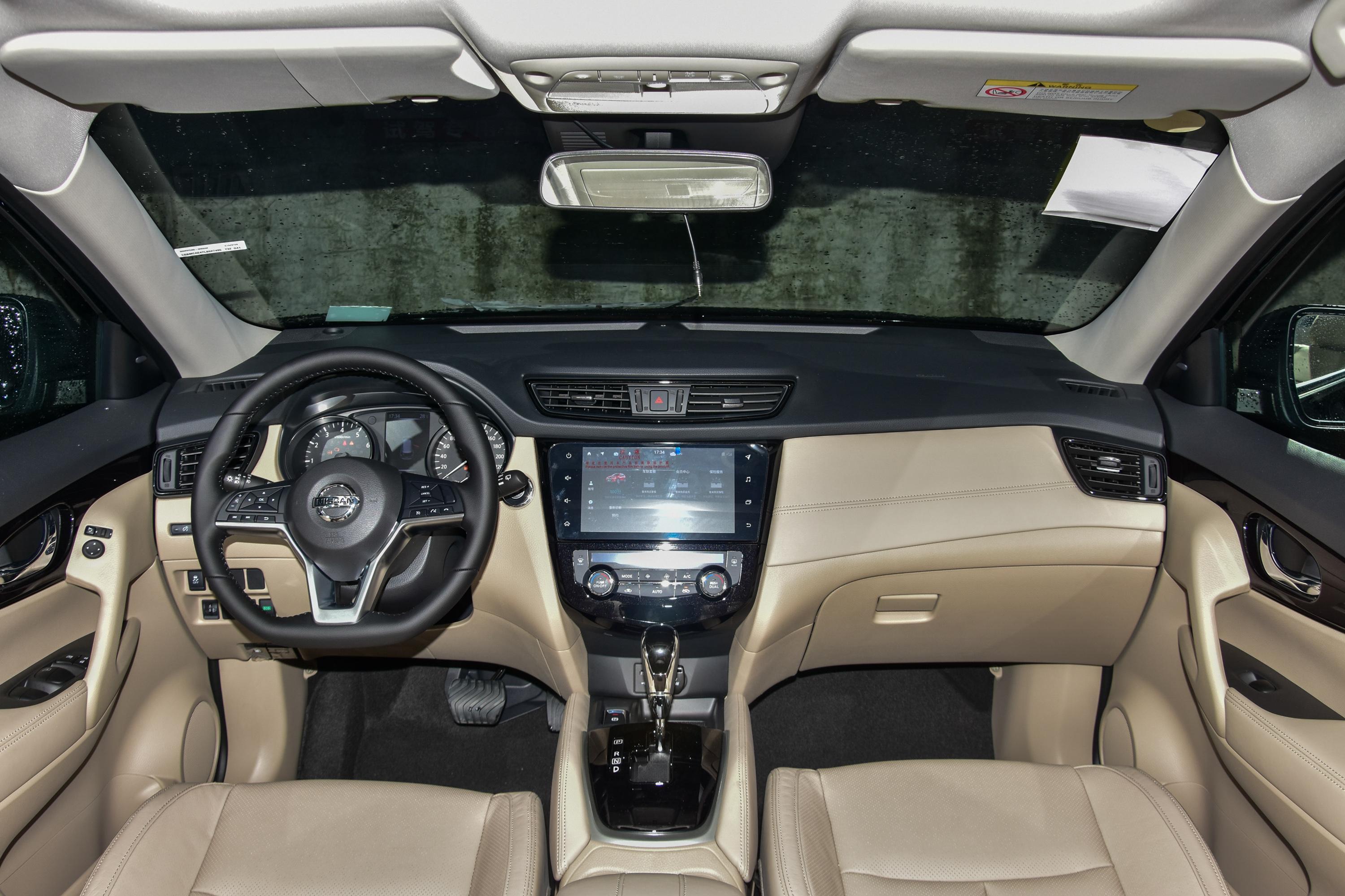 2021款 奇骏 2.0l cvt 两驱 智联舒适版 7座内饰