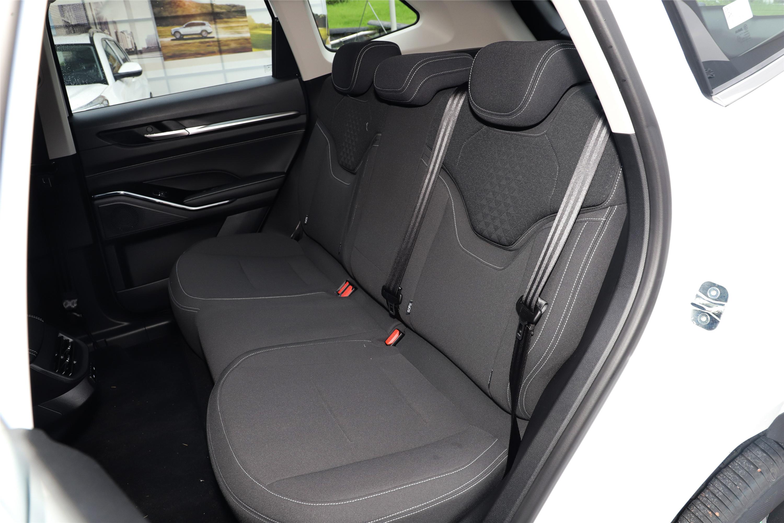 2021款 哈弗h6 第三代 1.5t 双离合 plus空间