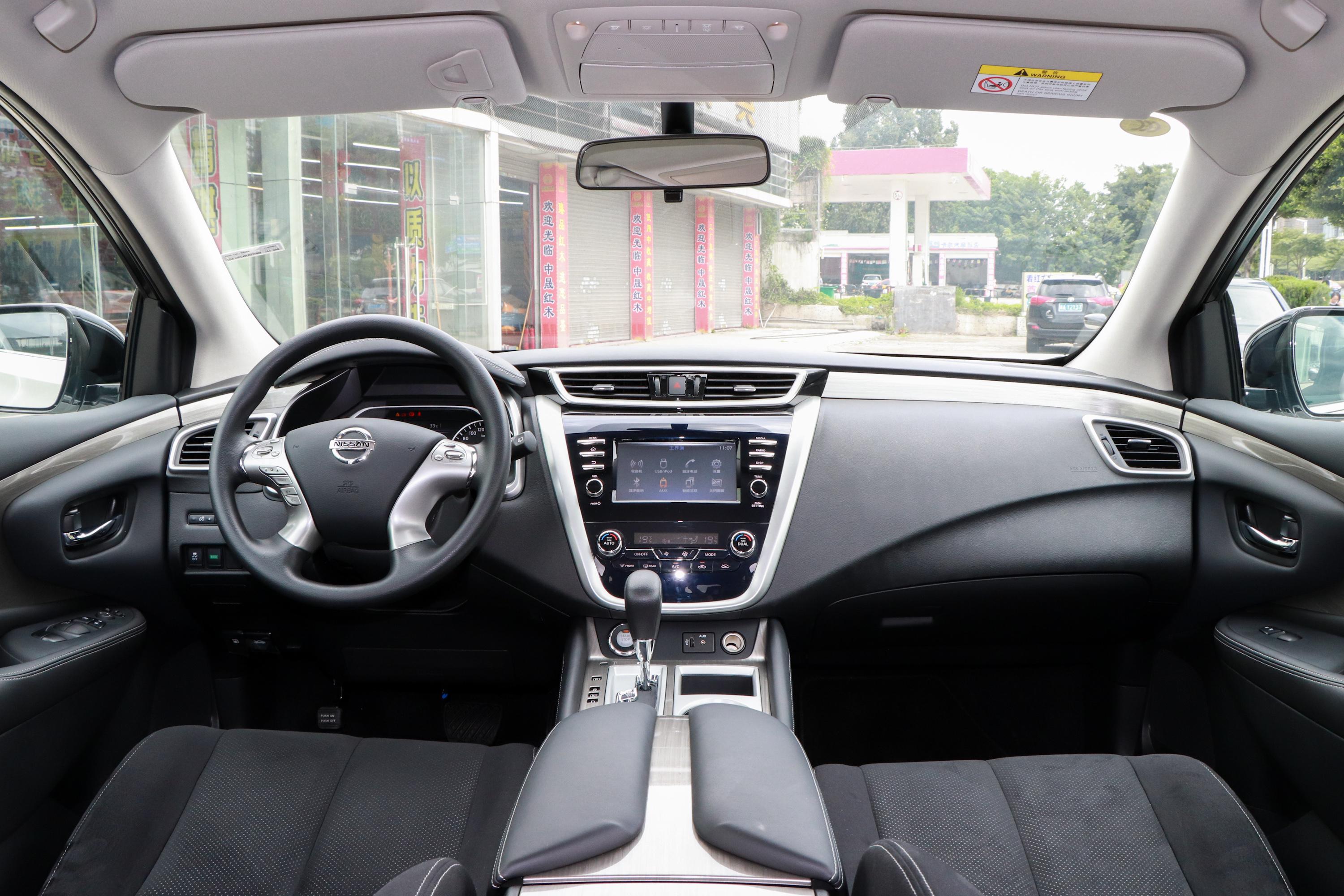 2021款 楼兰 2.5l 两驱 精英版内饰