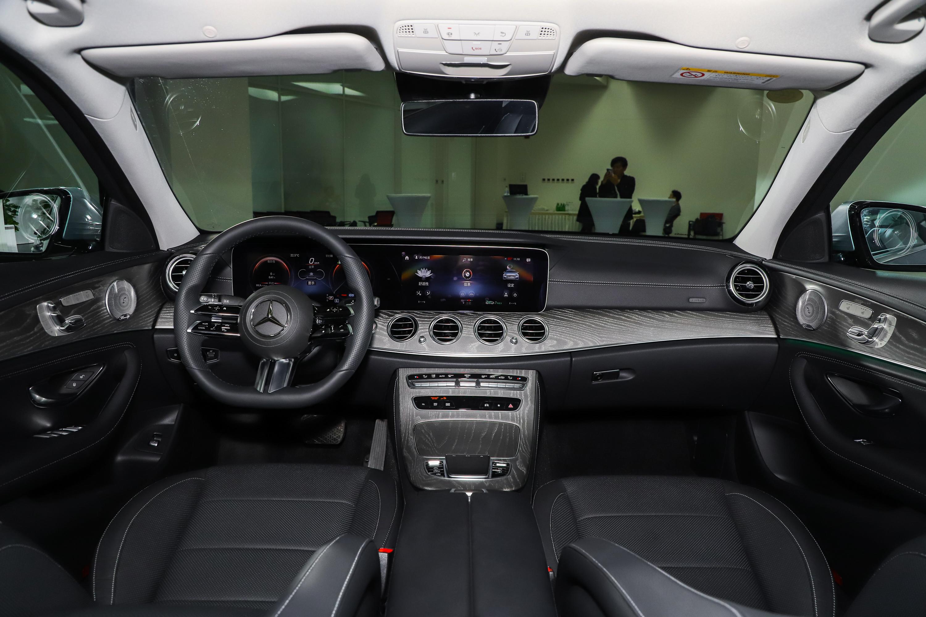 2021款 奔驰e级 e 350 l 4matic 运动型内饰
