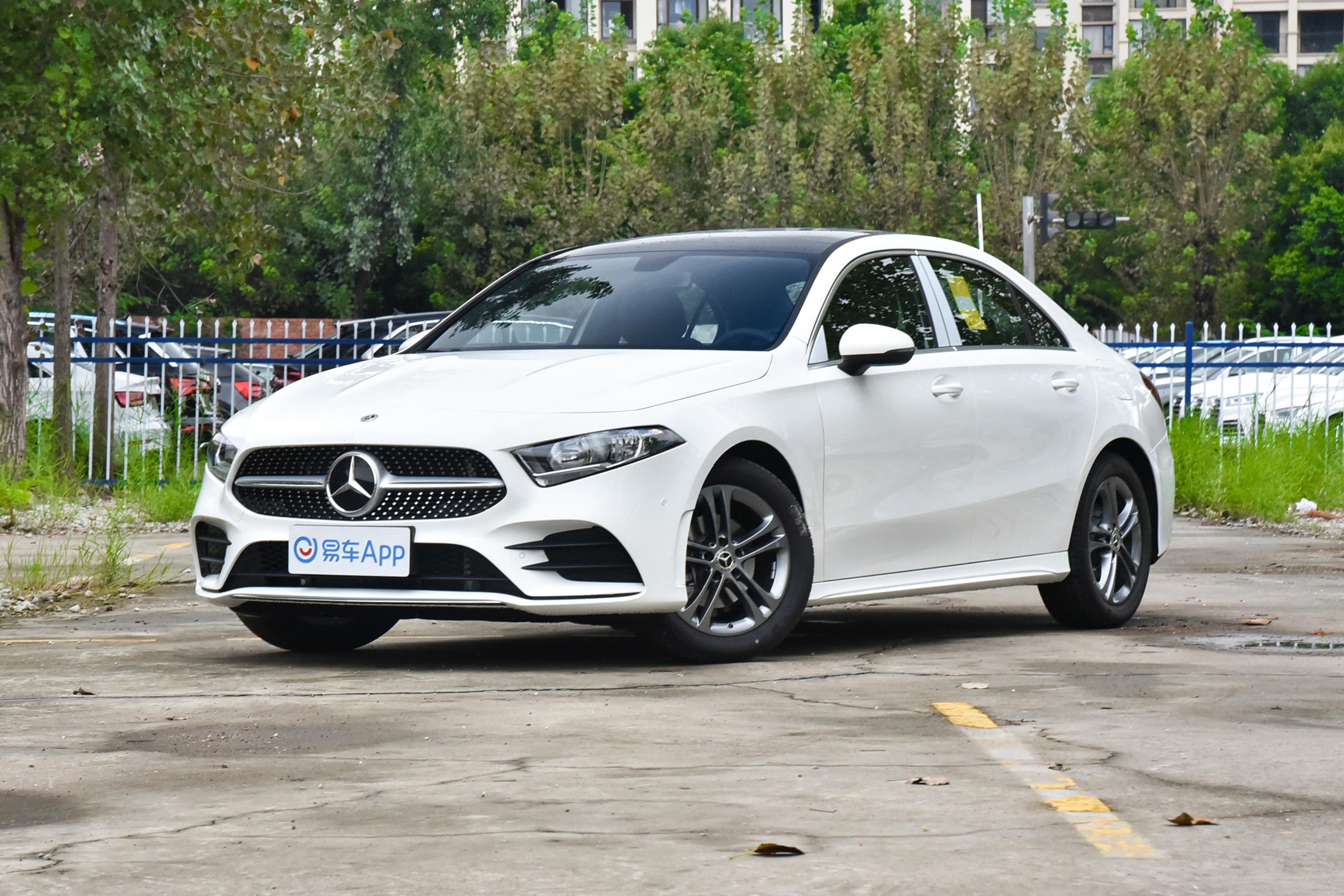 2021款 奔驰a级 a 180 l 运动轿车
