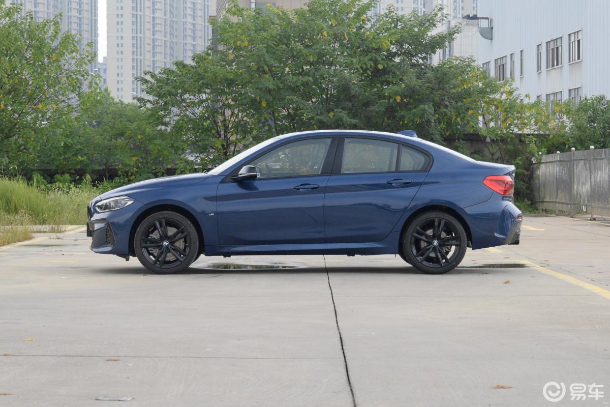 【宝马1系2021款125i m运动曜夜版正侧车头向左水平汽车图片-汽车图片