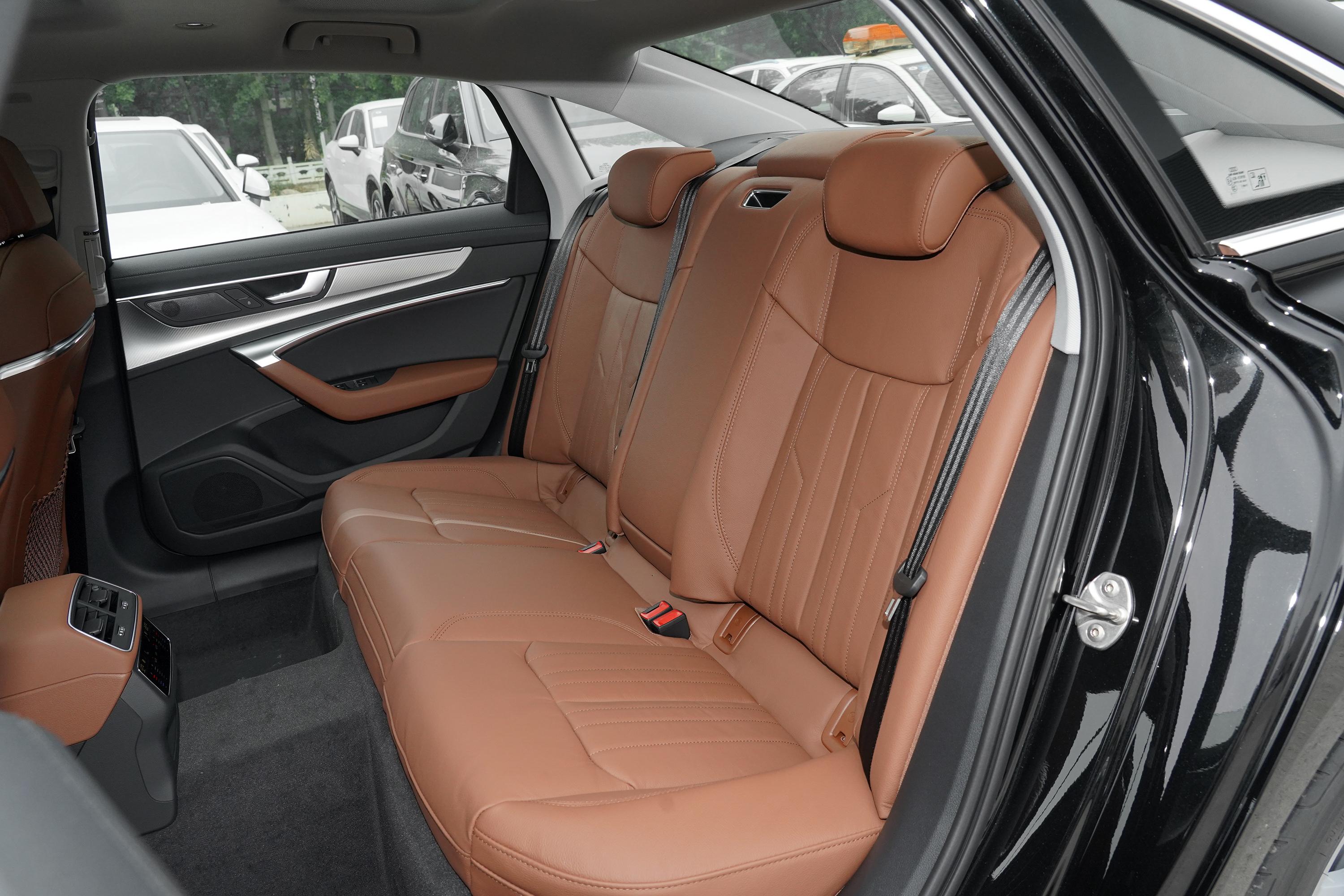 2020款 奥迪q5l 40 tfsi 荣享时尚型