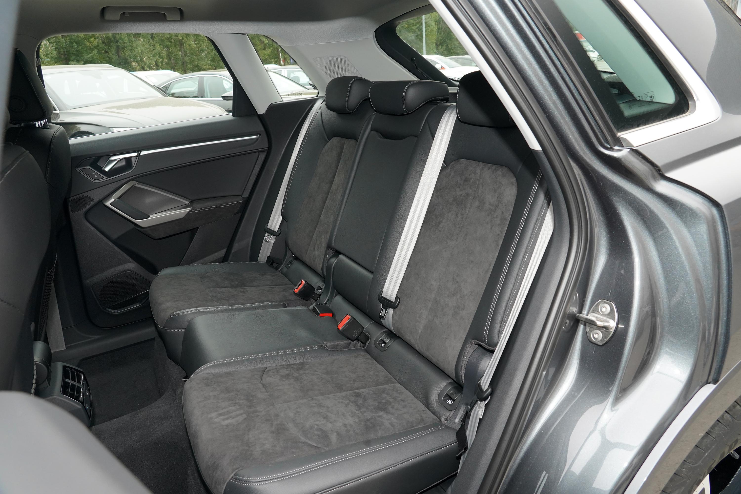 2021款 奥迪q3 45 tfsi quattro 时尚动感型空间