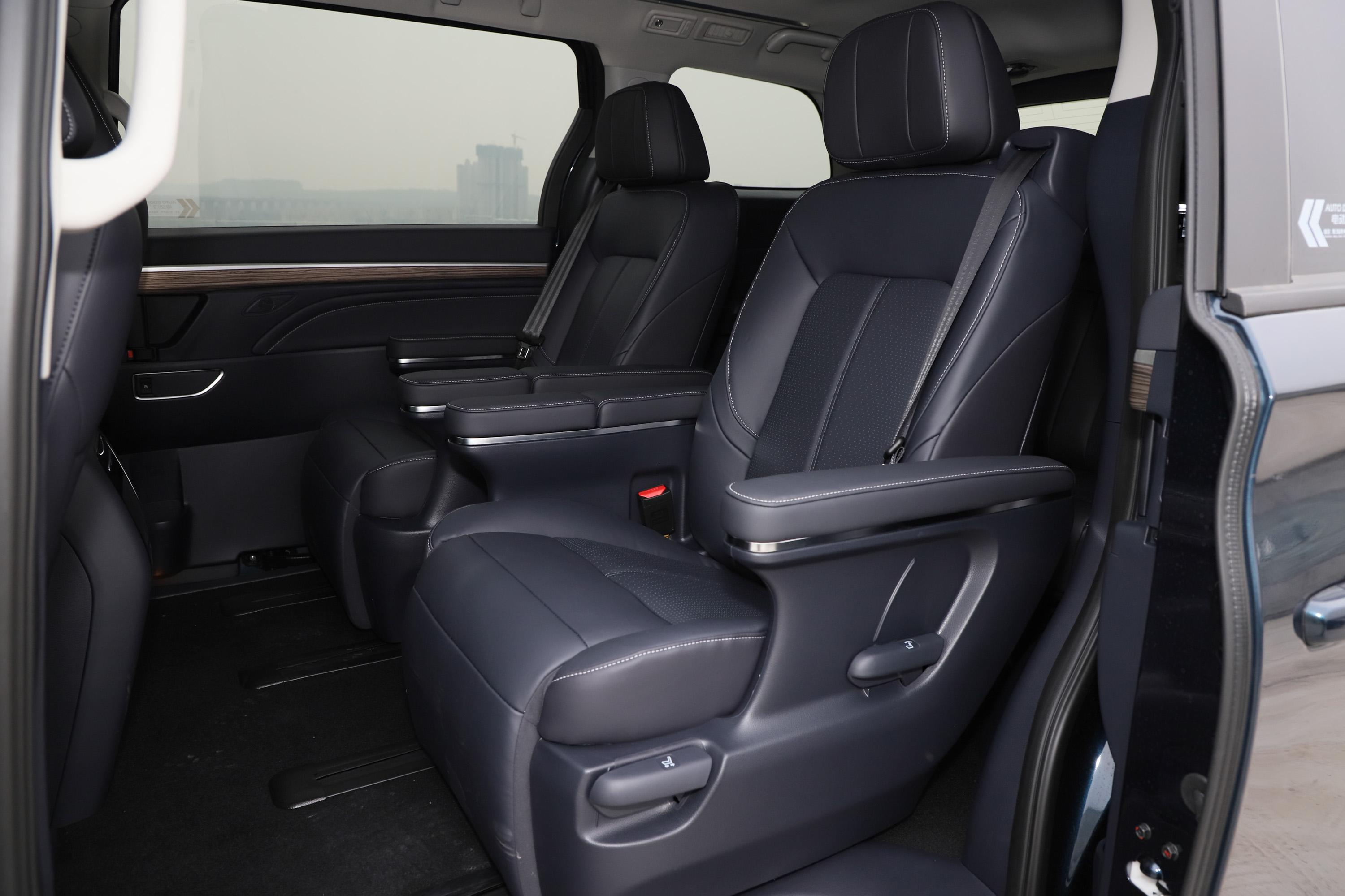 2021款传祺m8领秀系列390t尊贵版