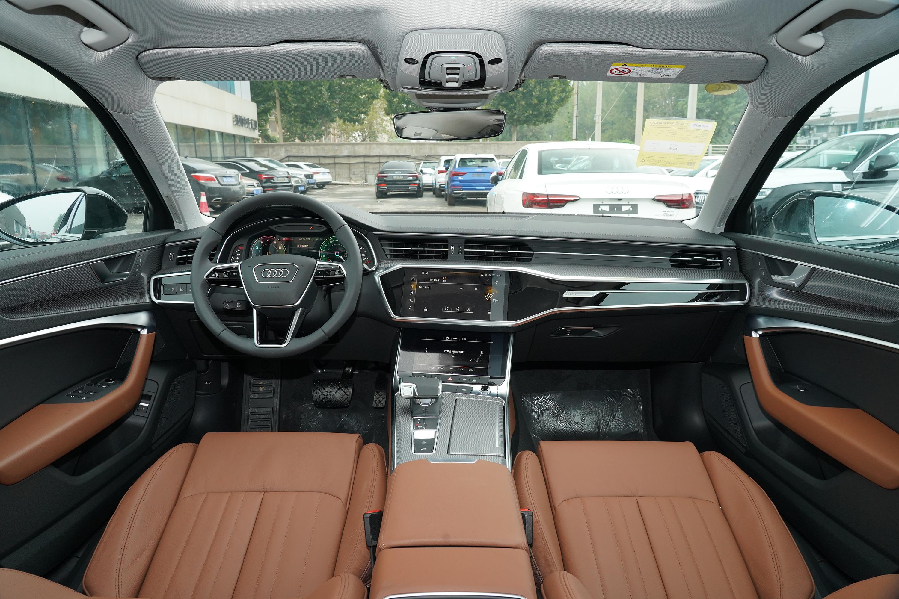 2021款 奥迪a6l 45 tfsi 臻选动感型内饰