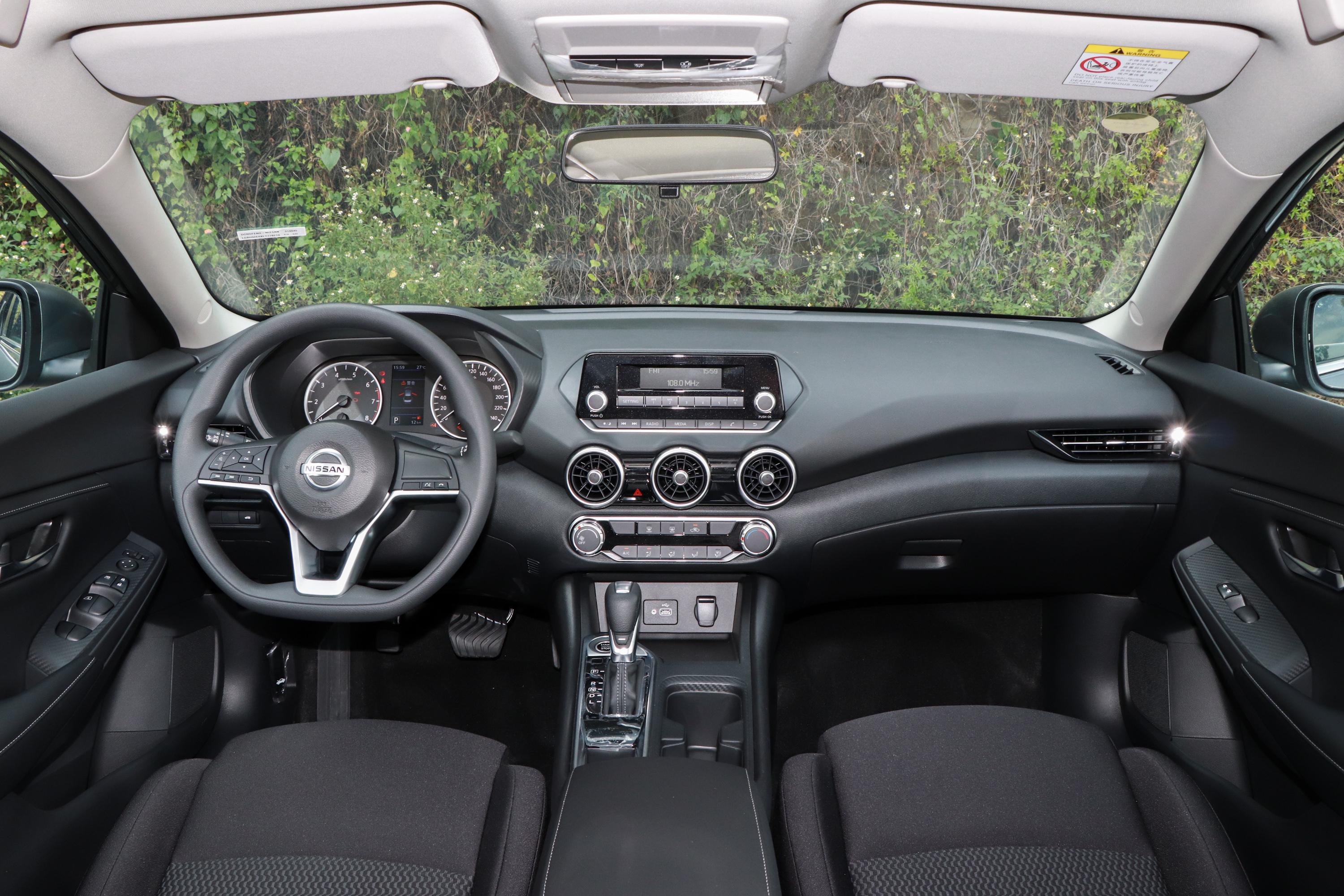 2021款 奇骏 2.0l cvt 两驱 智联舒适版 5座内饰