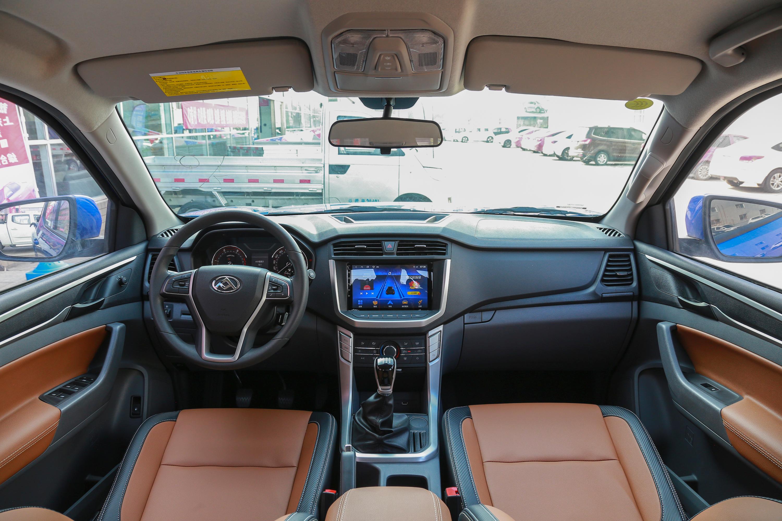 2020款 上汽大通maxus t70 2.0t 手动 两驱 双排长厢 舒适版 柴油内饰