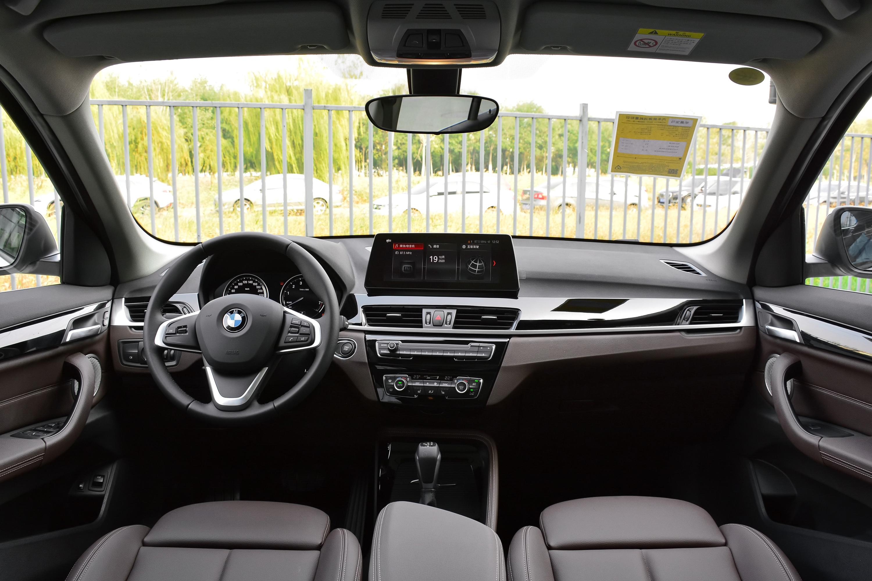 2021款 宝马x1 插电混动 xdrive30le 尊享型内饰