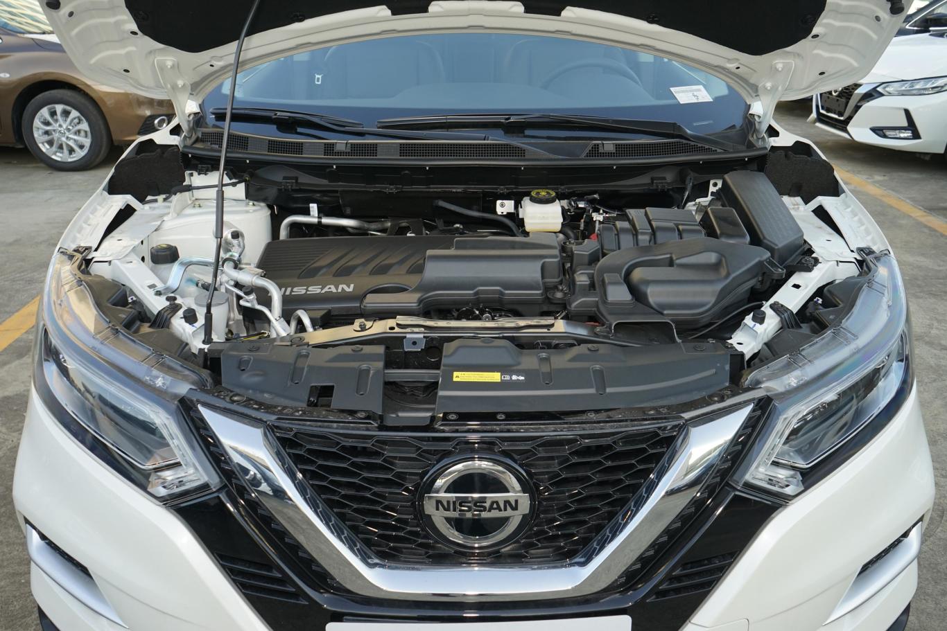 逍客2.0l cvt 豪华领航版发动机舱整体