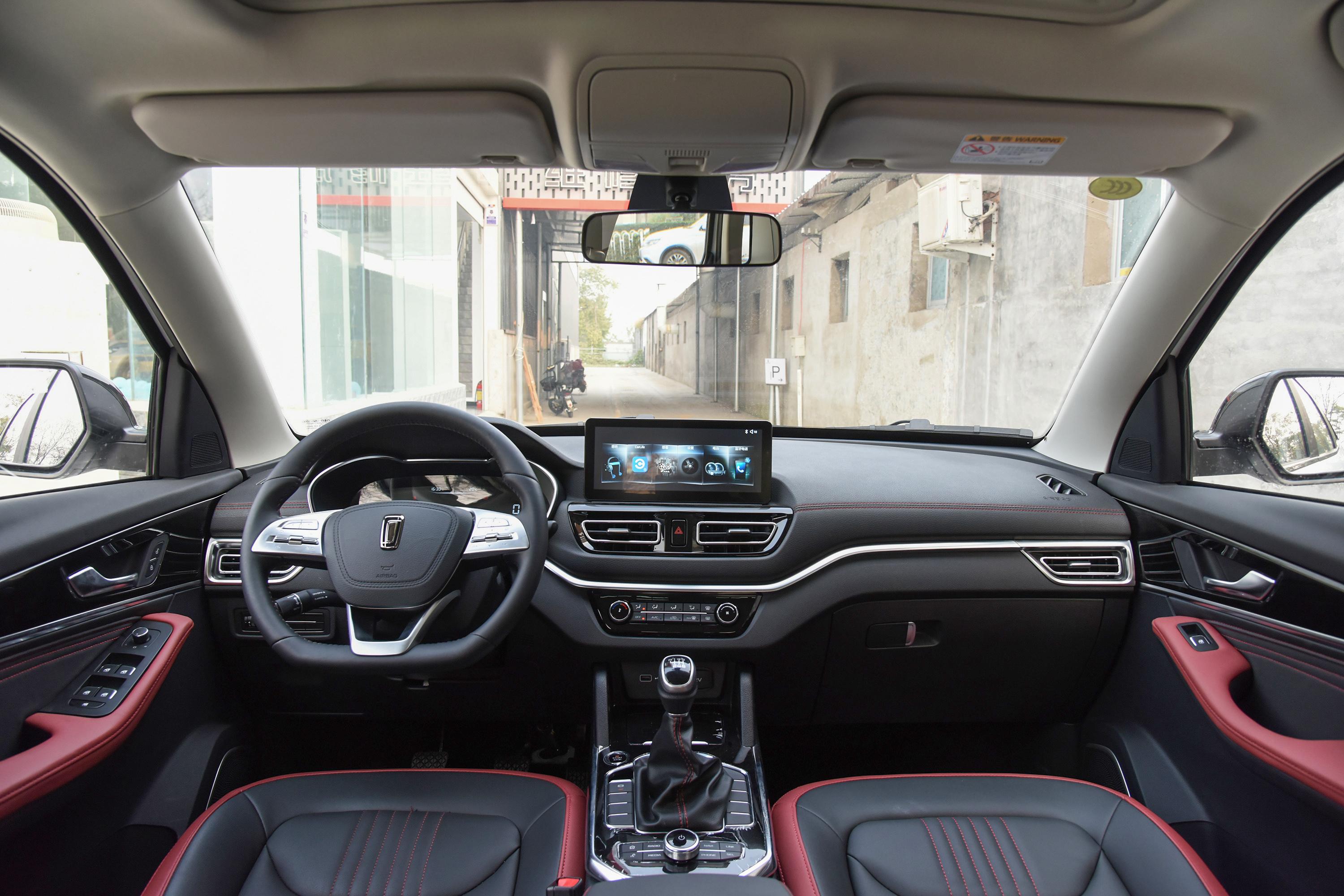 2021款 奔腾t33 1.2t 手动 互联智酷版内饰