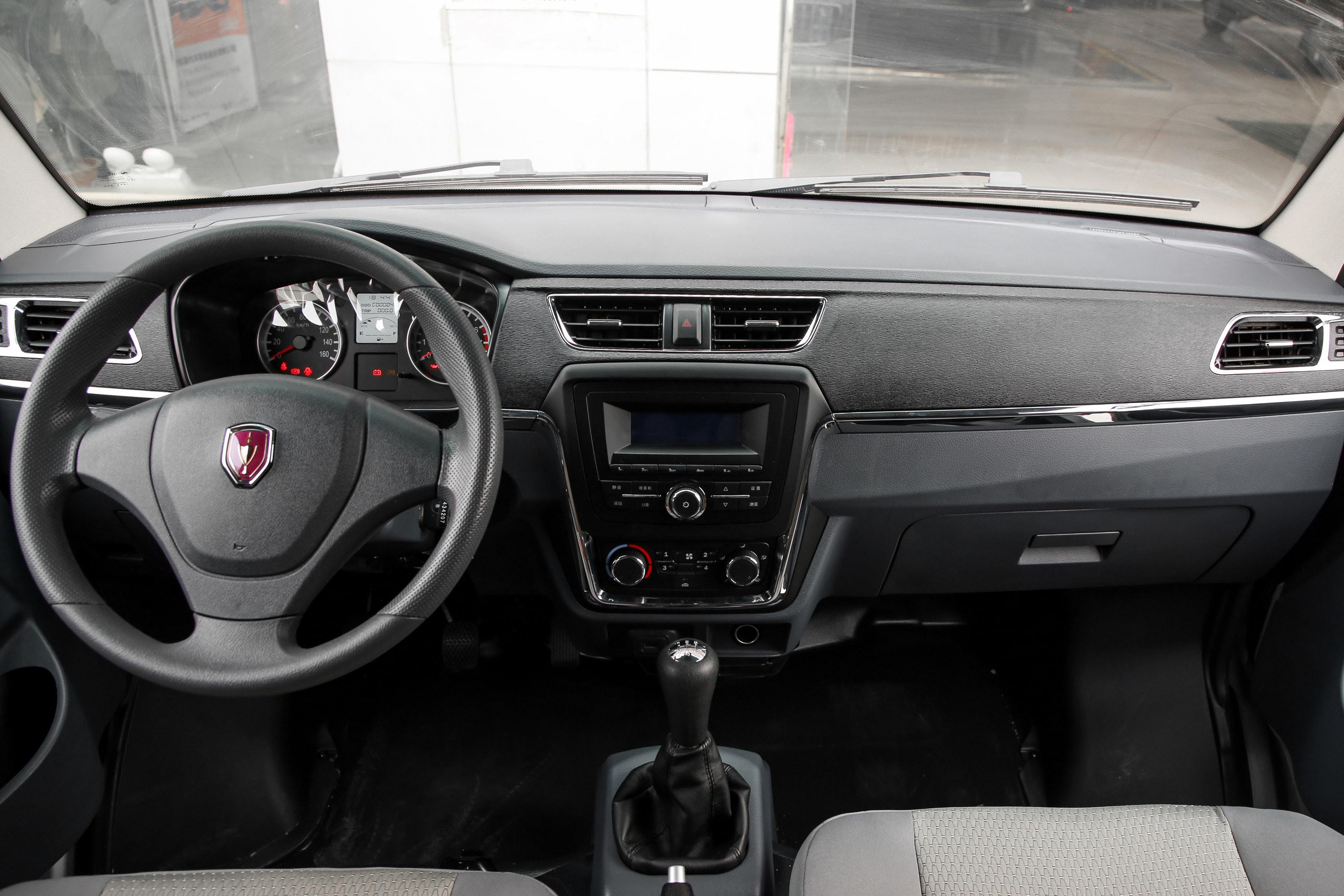 2021款 小海狮x30 厢货 1.5l 手动 舒适中央空调版 2/5座 国vi内饰