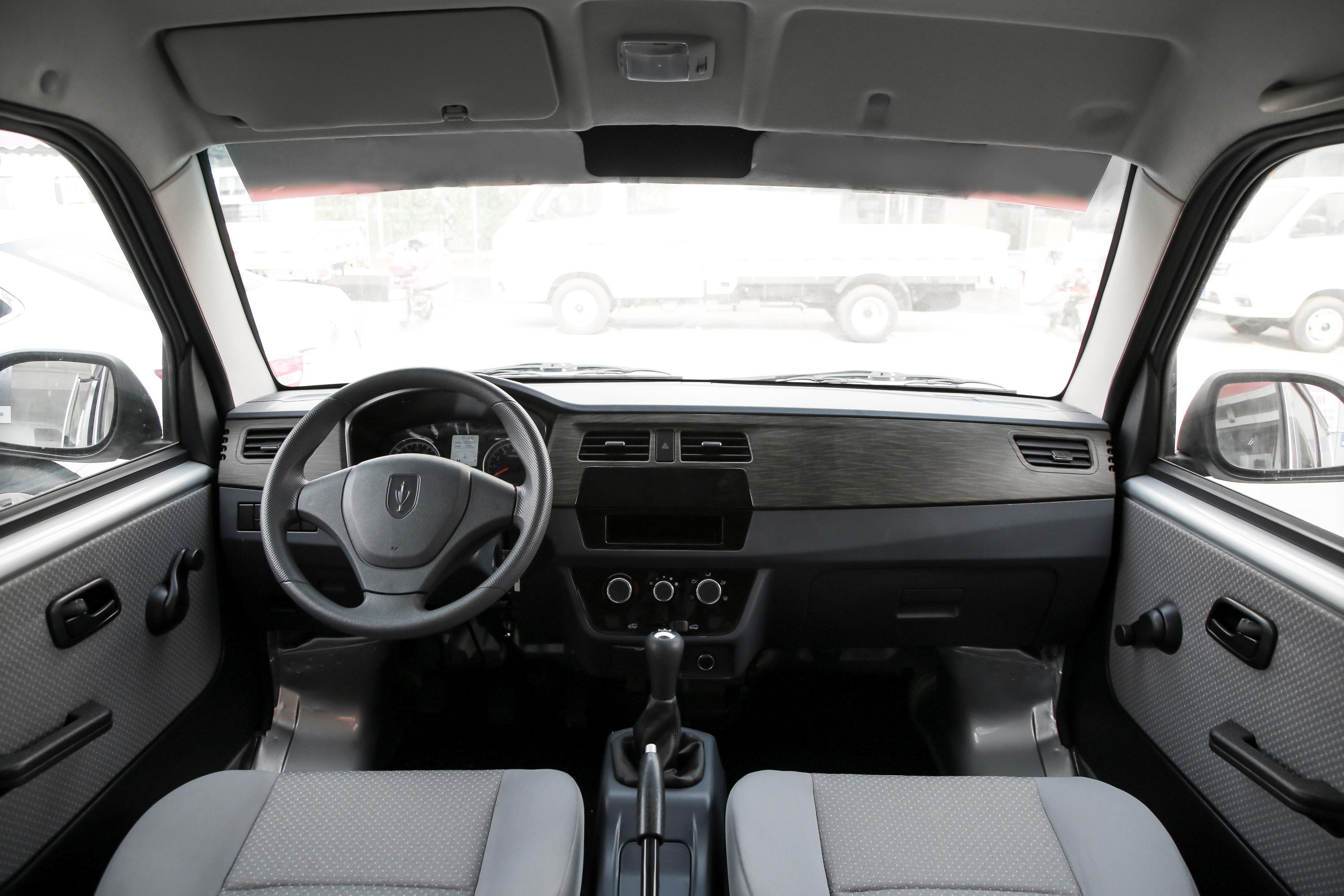 2021款 小海狮x30 厢货 1.5l 手动 标准无空调版 2/5座 国vi内饰