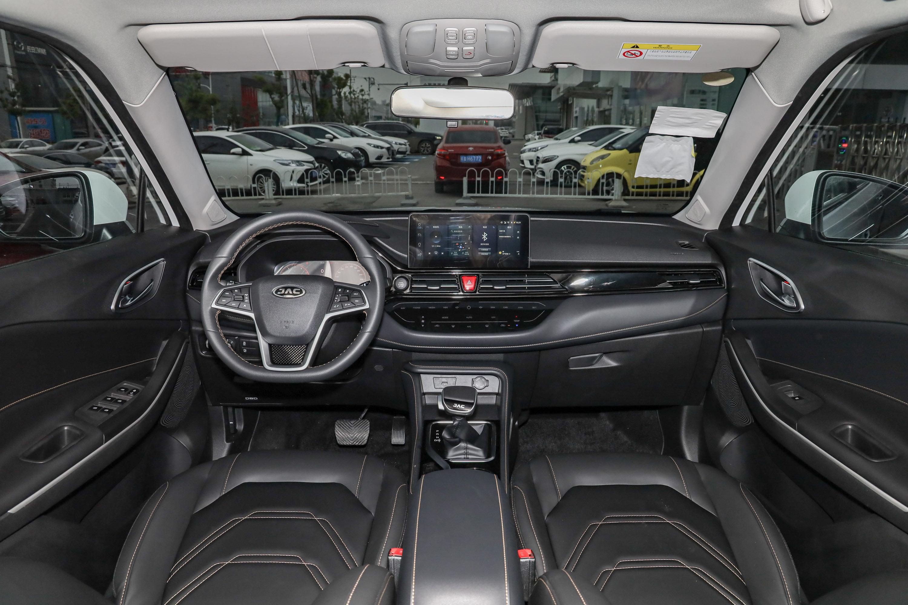 2020款 嘉悦x4 1.5t cvt 梦想型内饰