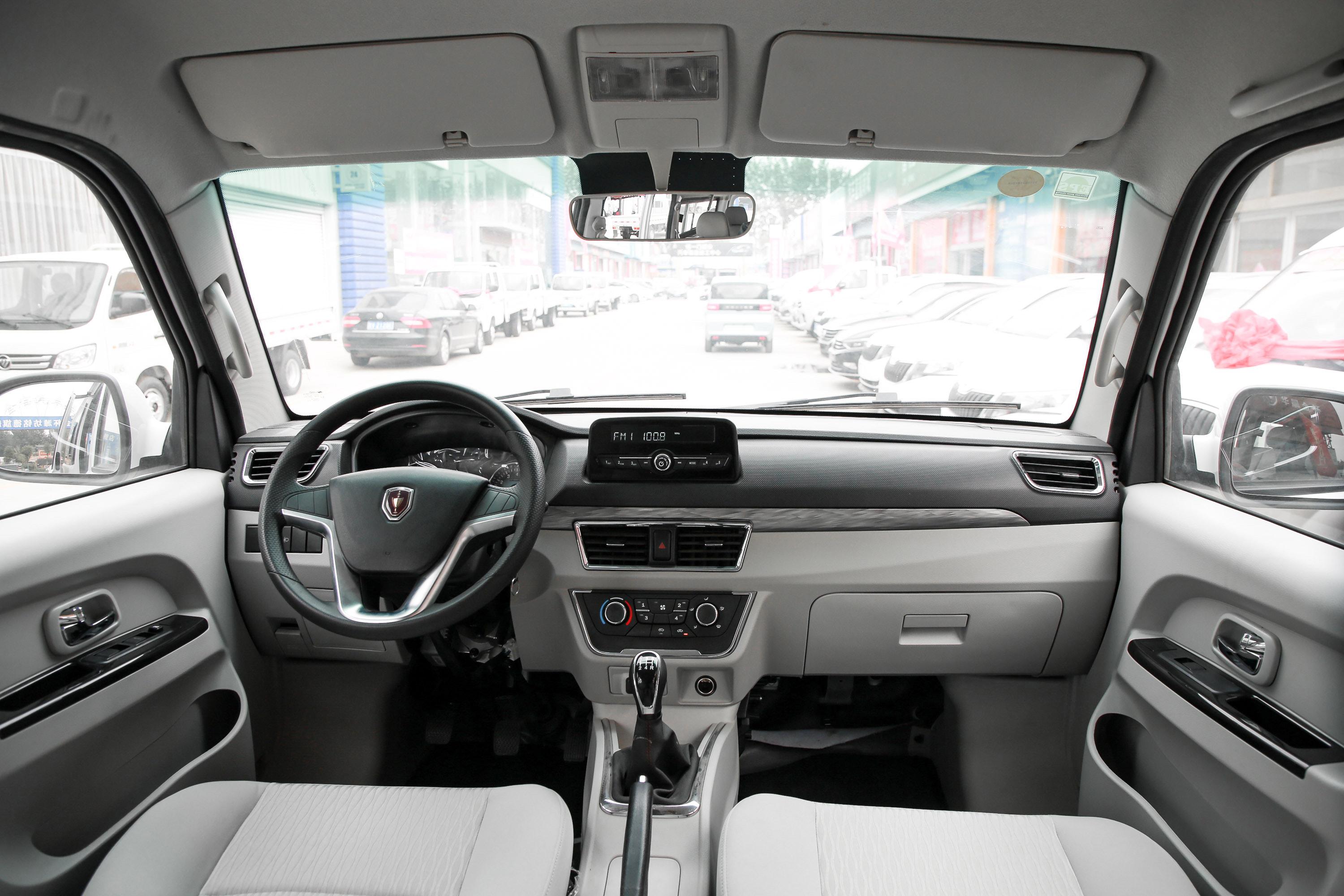 2020款 新海狮s 客车 1.6l 手动 财富版 7座 国vi内饰