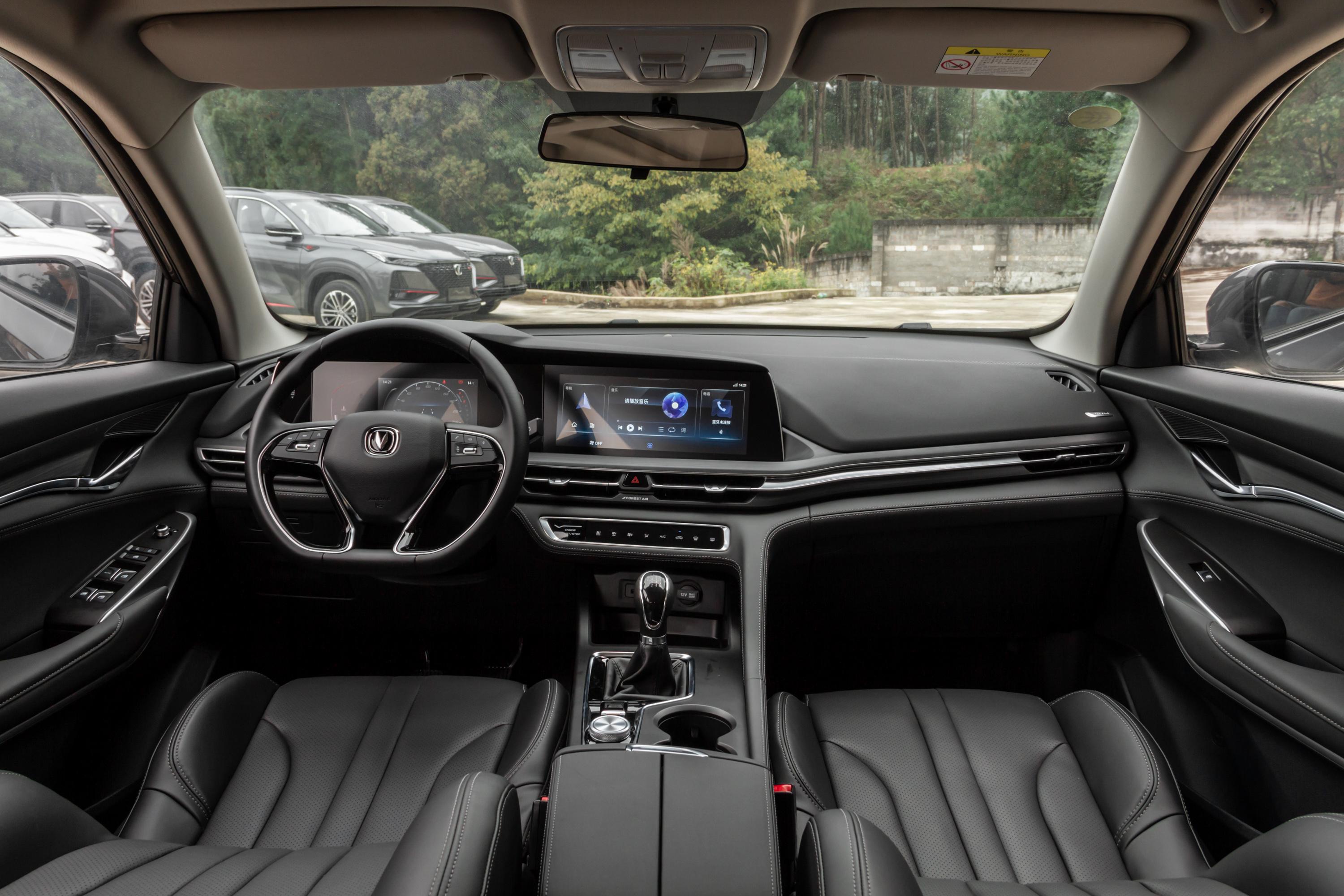 2021款 长安cs75 plus 1.5t 手动 豪华型内饰