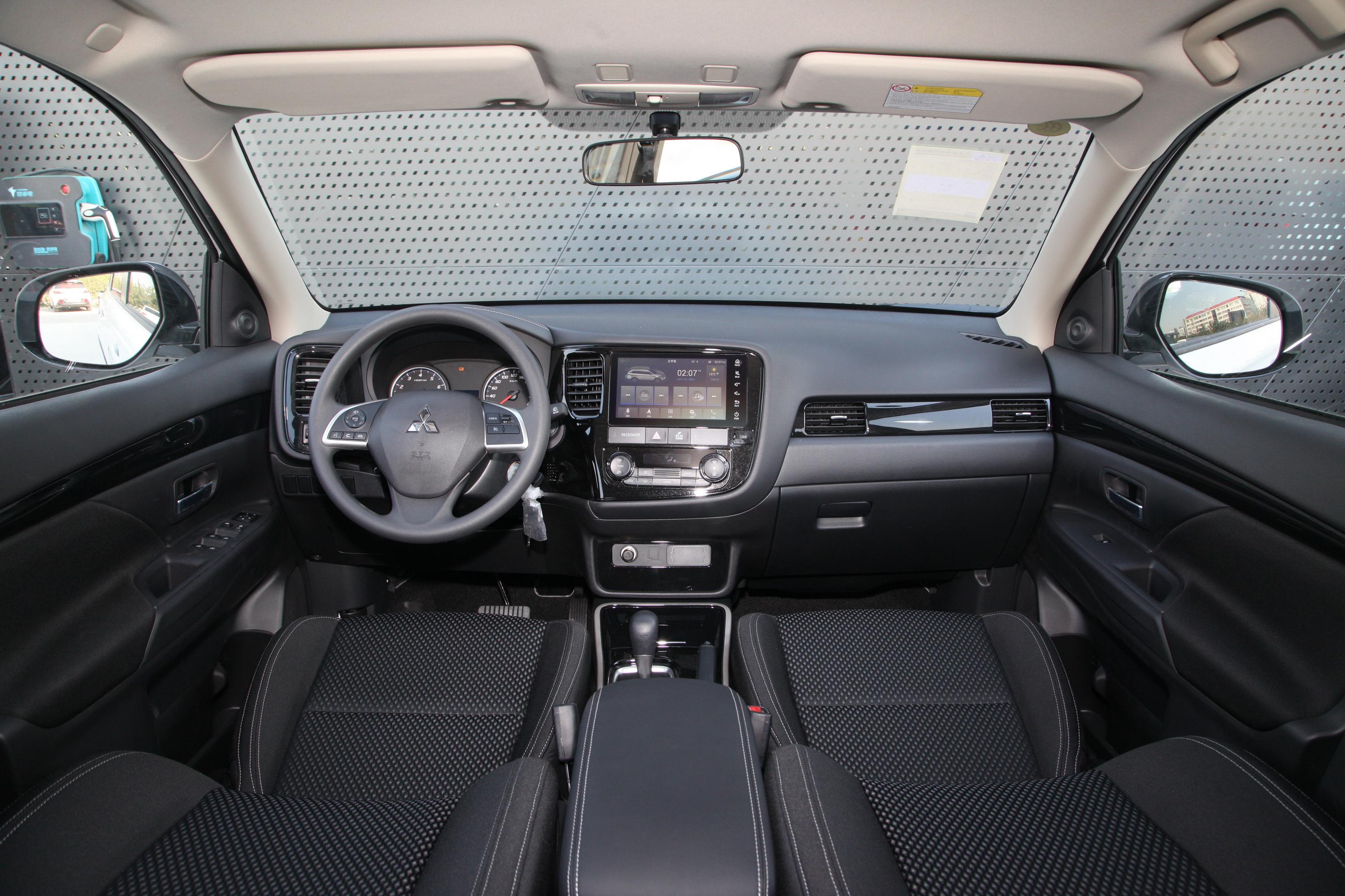 2020款 欧蓝德 2.0l cvt 两驱 畅行版 5座内饰