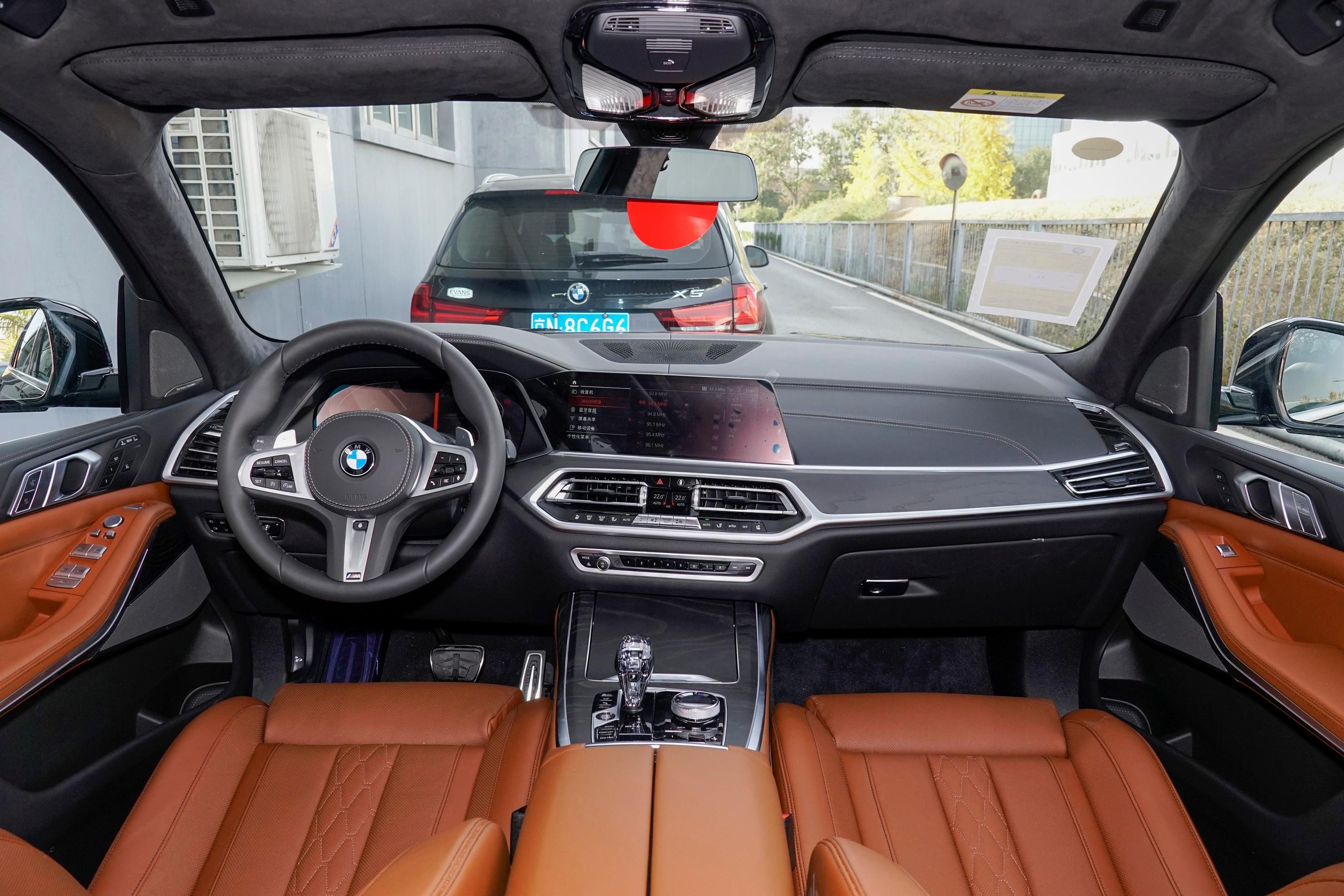 2021款 宝马x7 xdrive40i 尊享型 m运动套装内饰