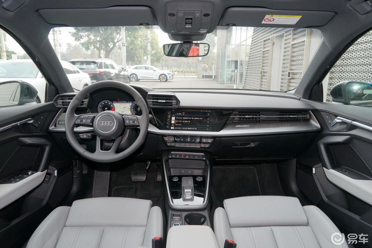 【奥迪a32021款sportback 35 tfsi 豪华致雅型内饰全景正拍汽车图片