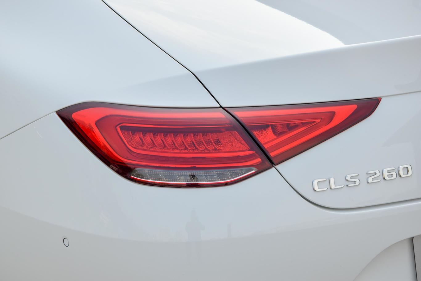 奔驰cls级cls 260尾灯侧45度俯拍