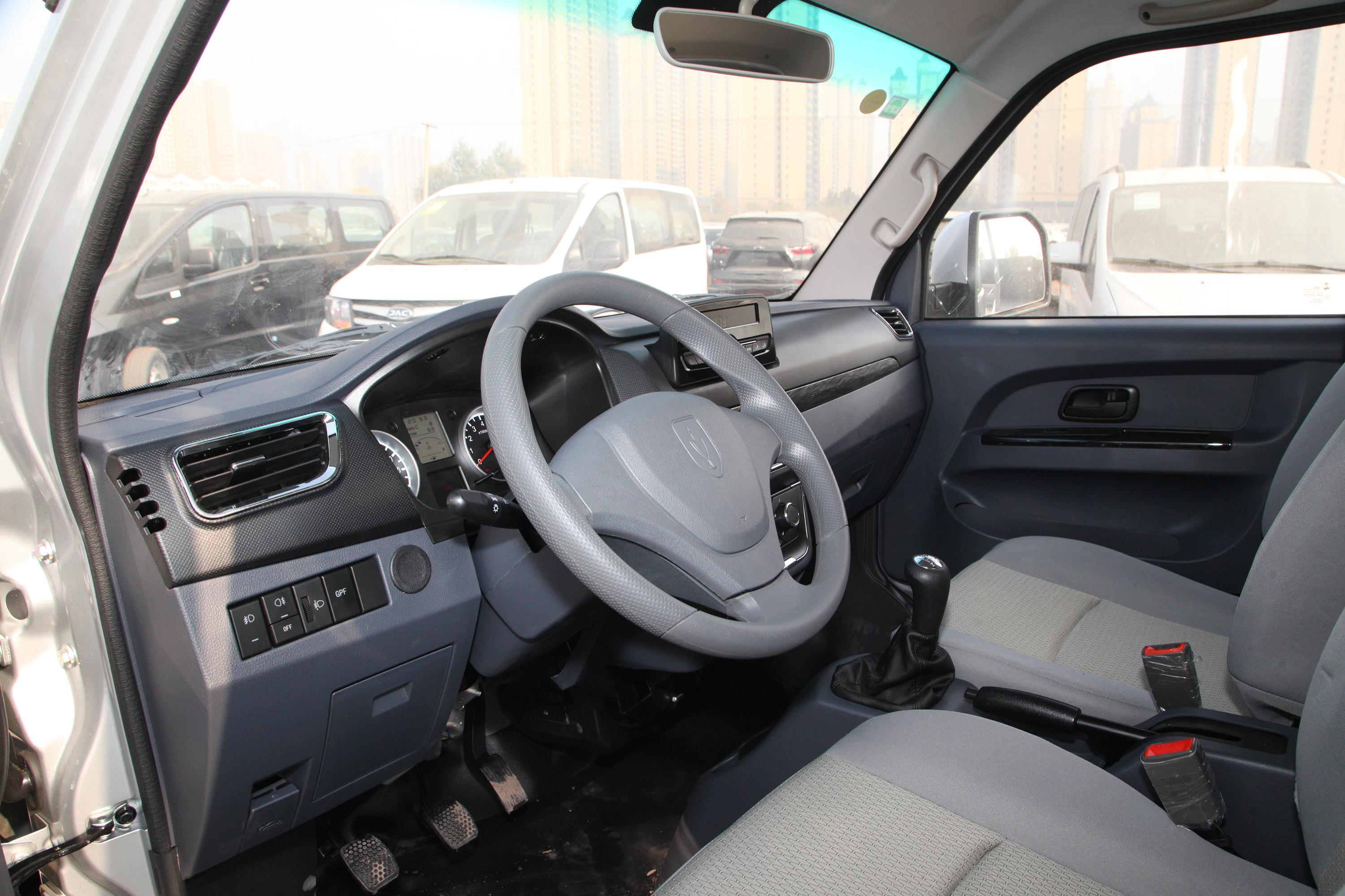 2020款 金杯t50 1.6l 手动 后排双轮创业版3.6米 国vi内饰