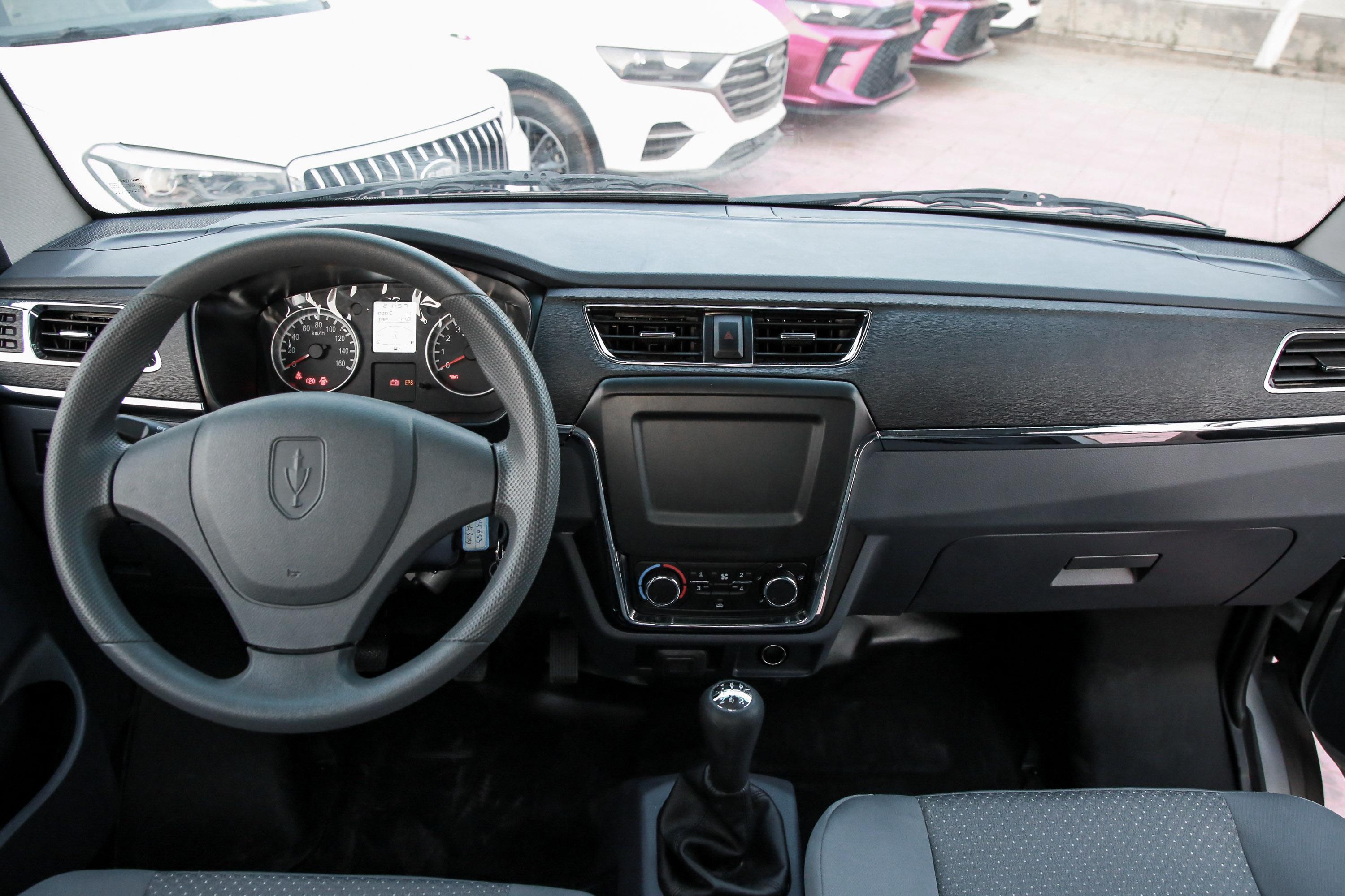 2020款 金杯t50 1.5l 手动 后排双轮创富版3.4米 国vi内饰