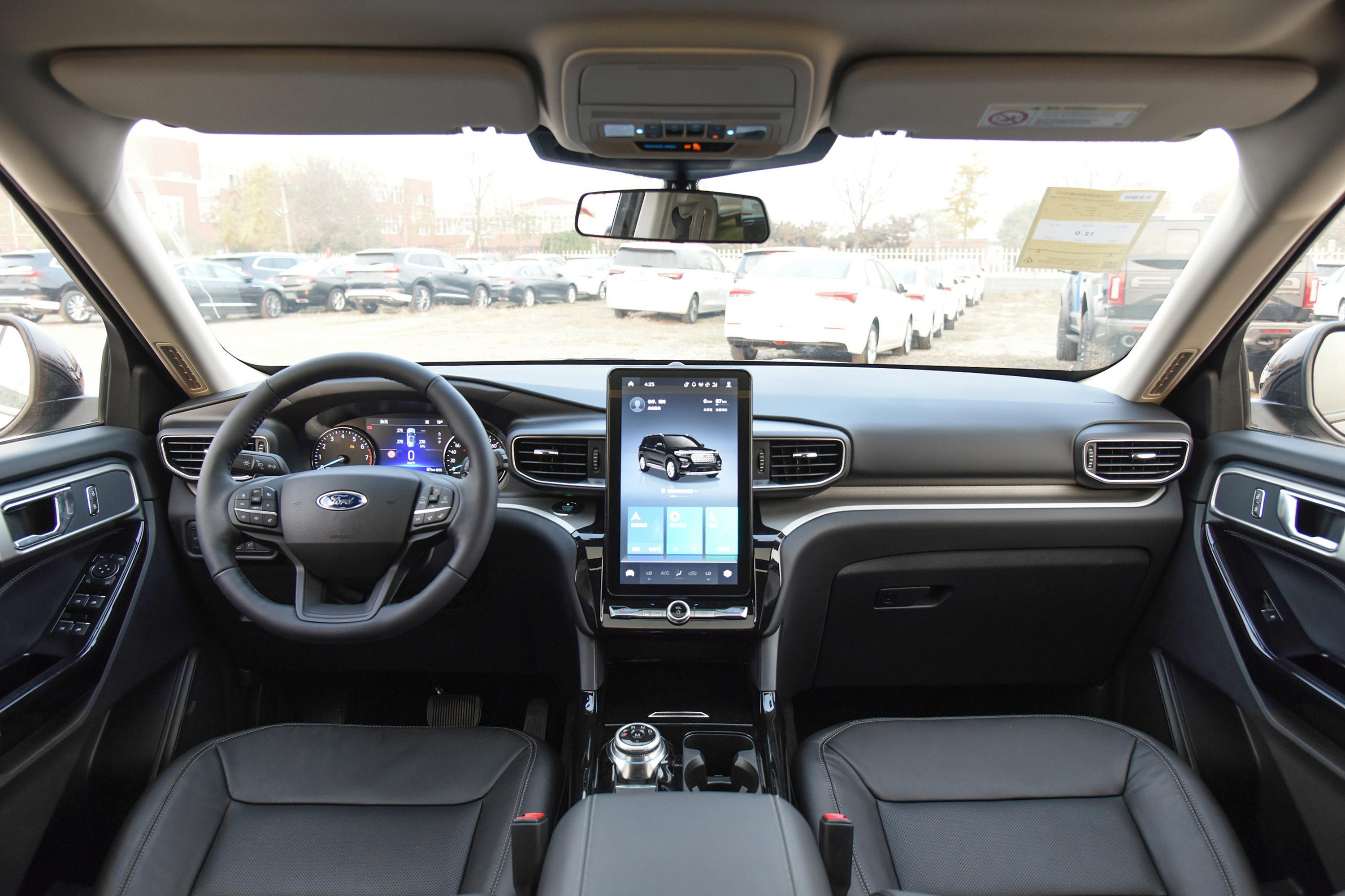 2020款 探险者 ecoboost 285 两驱 风尚版 6座内饰