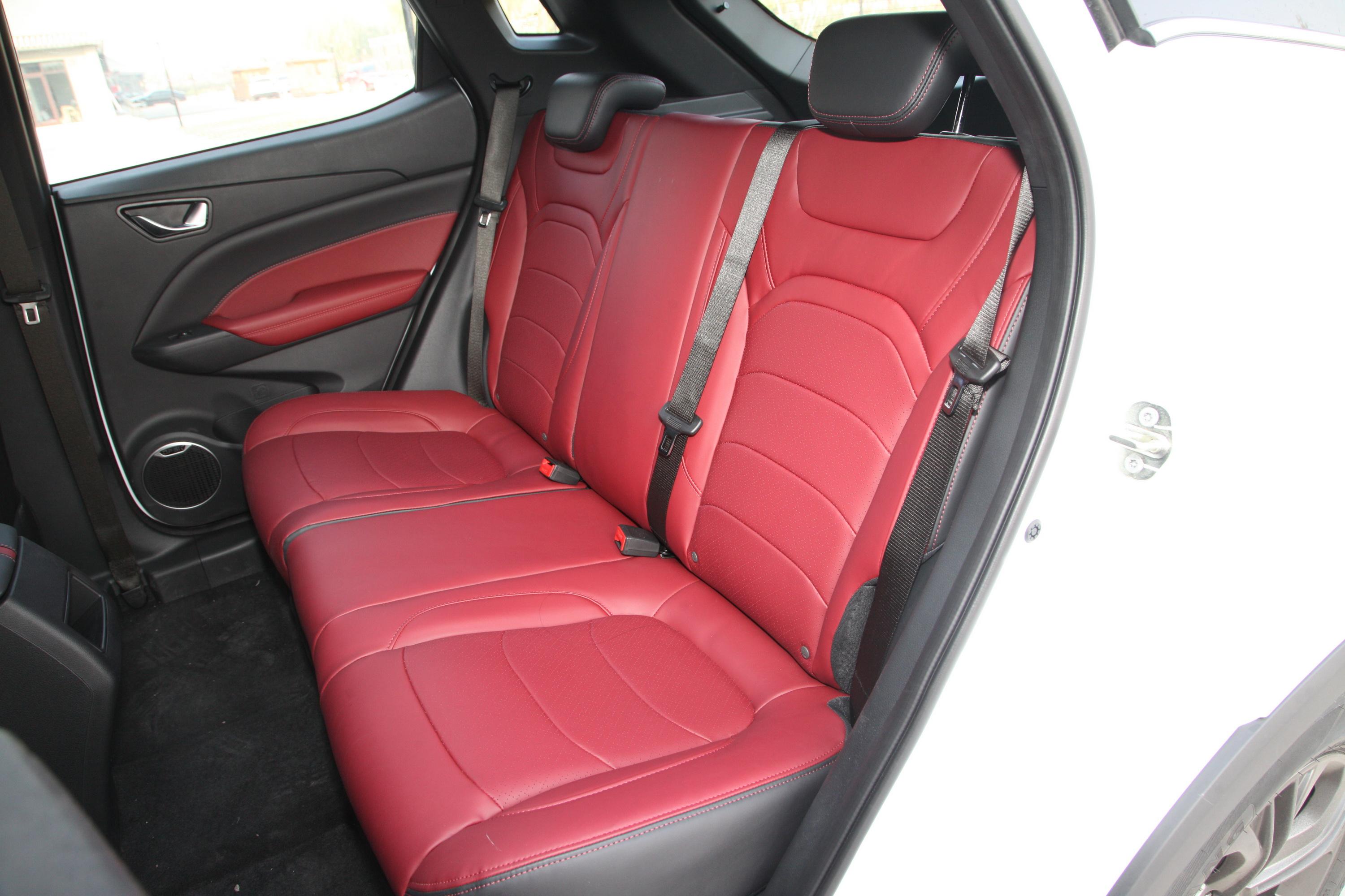 2021款 风光500 1.5l cvt 优享型空间