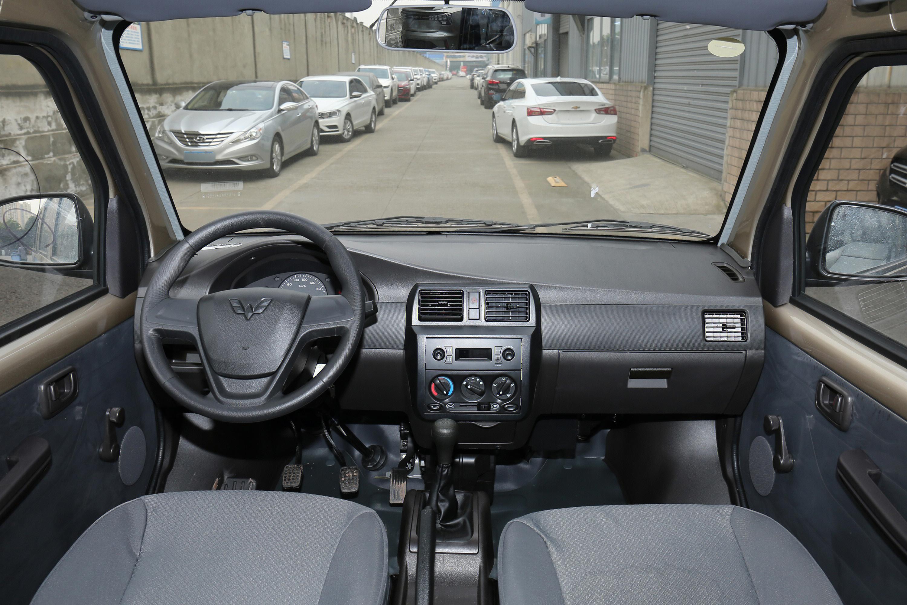 2020款 五菱荣光 1.5l 手动 加长基本版 7座 国vi内饰