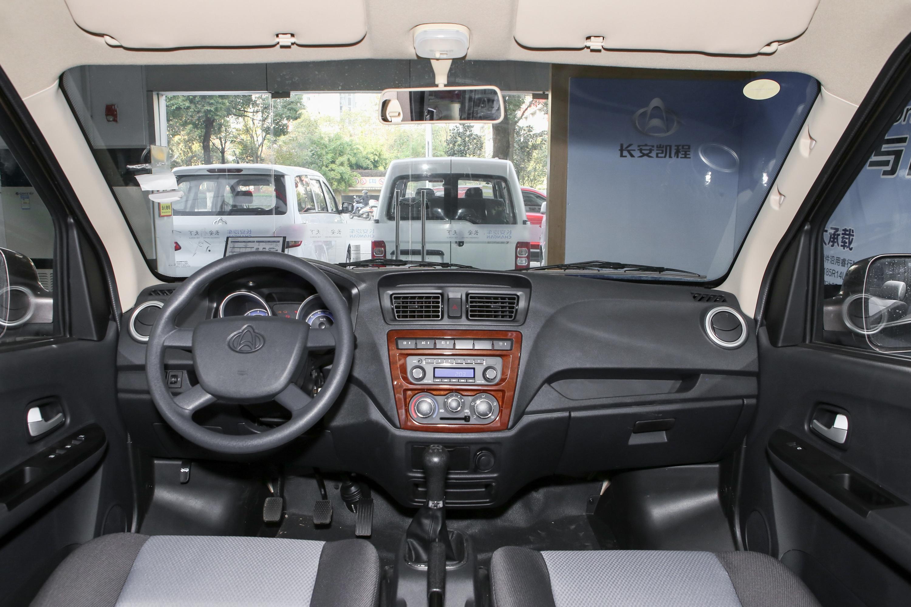 2020款 睿行m60 1.6l 手动 标准型cng 6座 国vi内饰