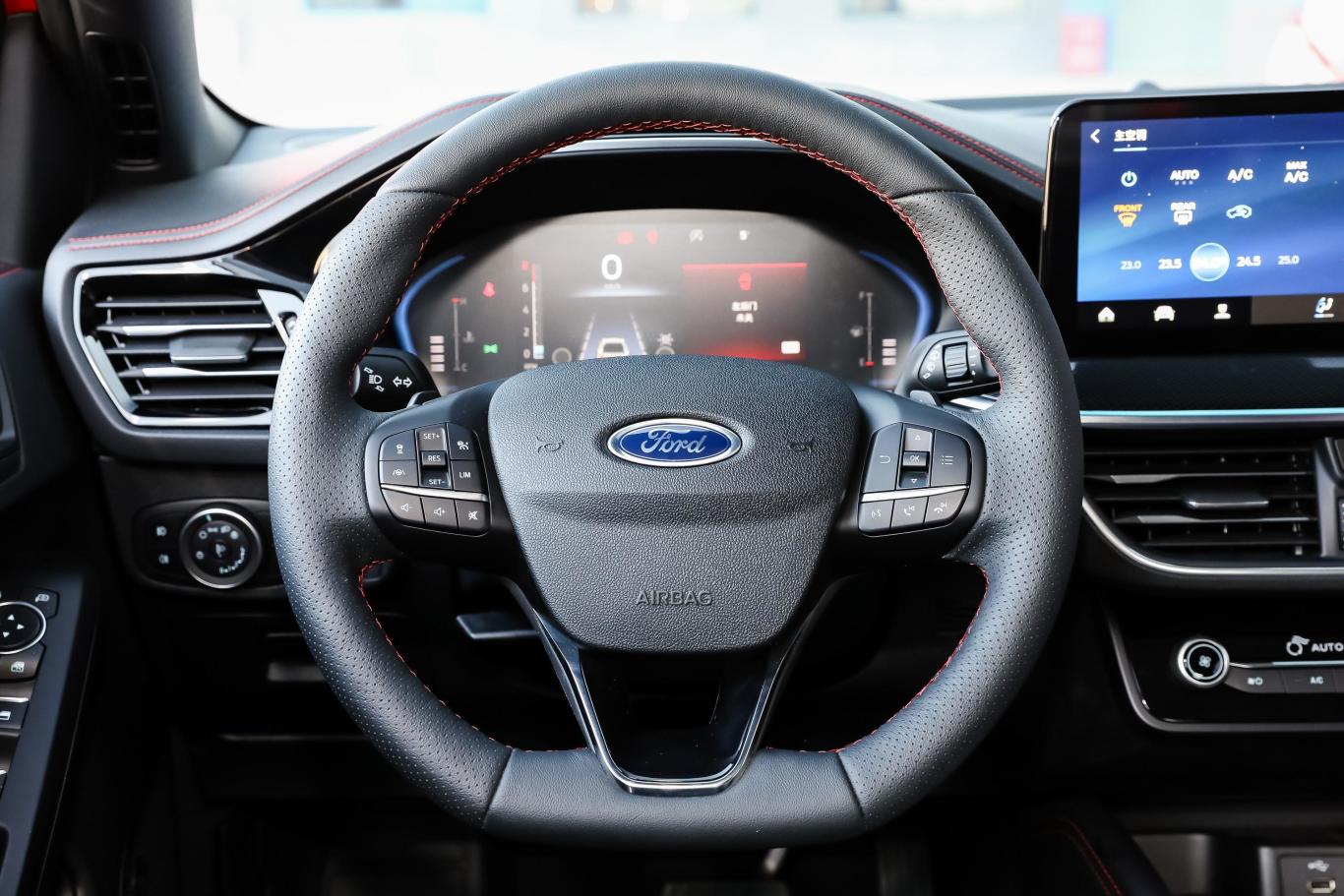 福克斯两厢 ecoboost 180 自动st line方向盘