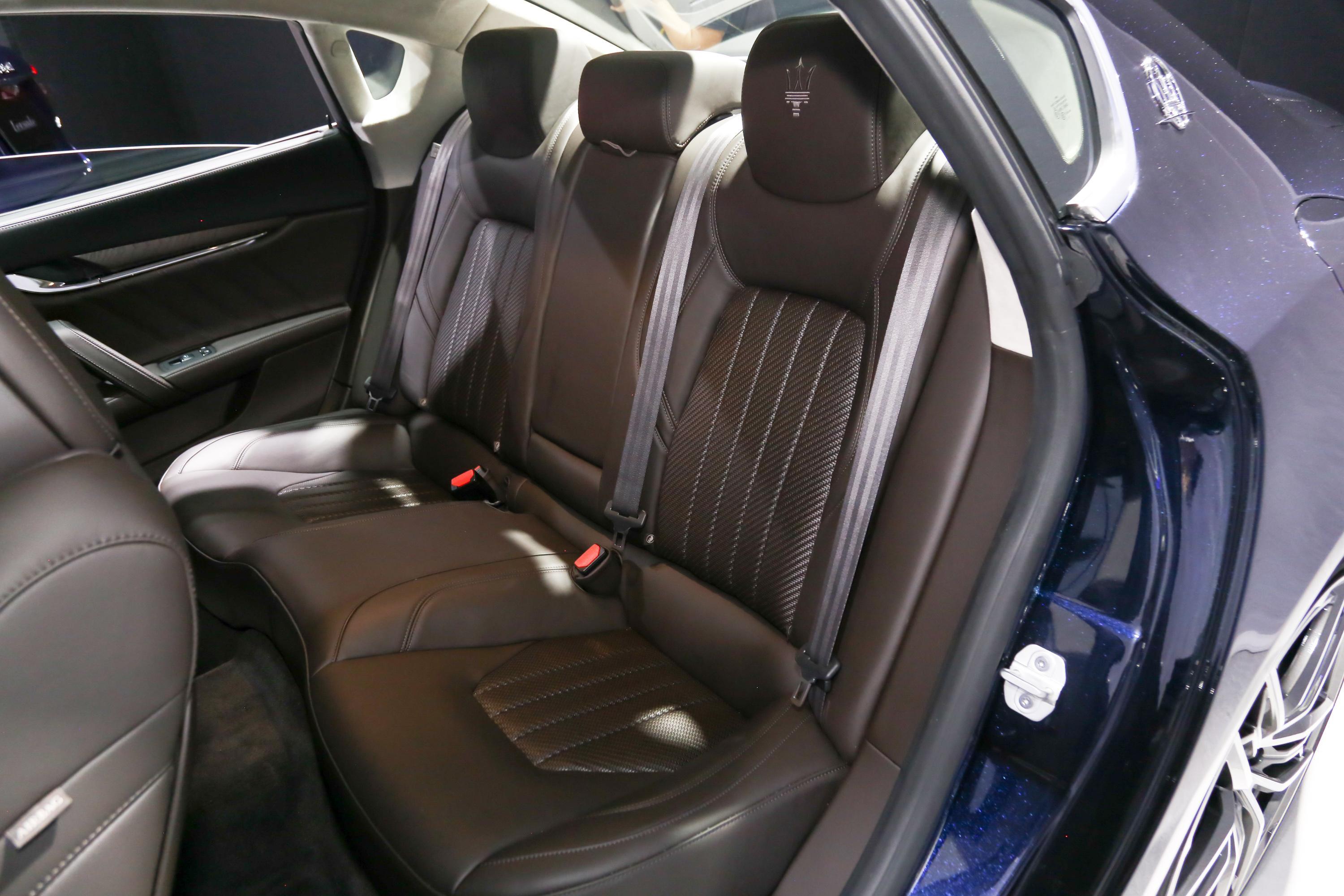 2021款 ghibli 2.0t 锋芒版空间