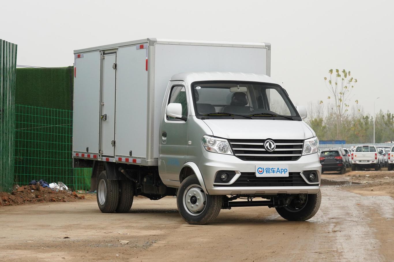 东风小康d551.5l 手动 厢货版侧前45度车头向右水平