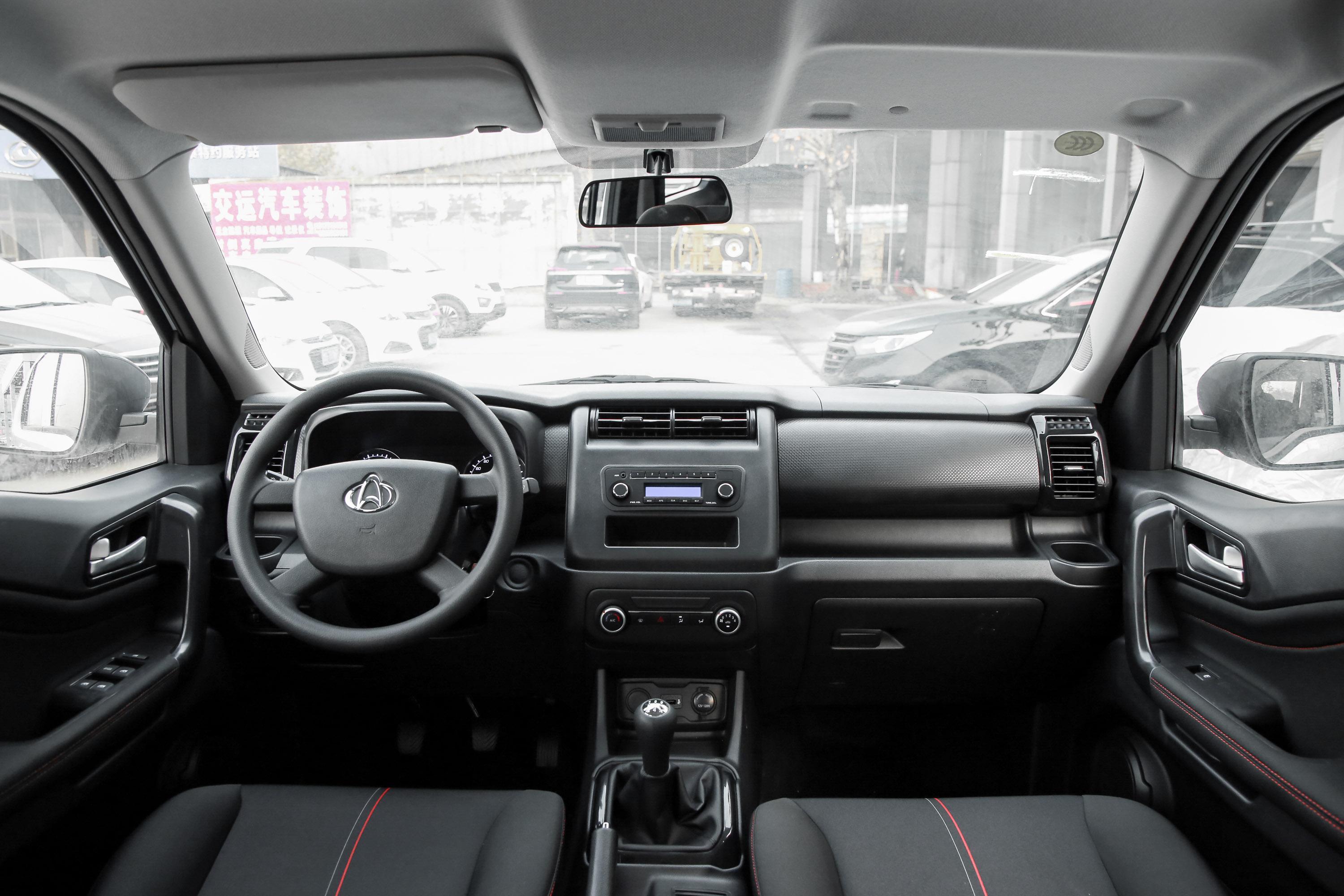 2020款 长安欧尚x70a 改款 1.5l 手动 经典型内饰