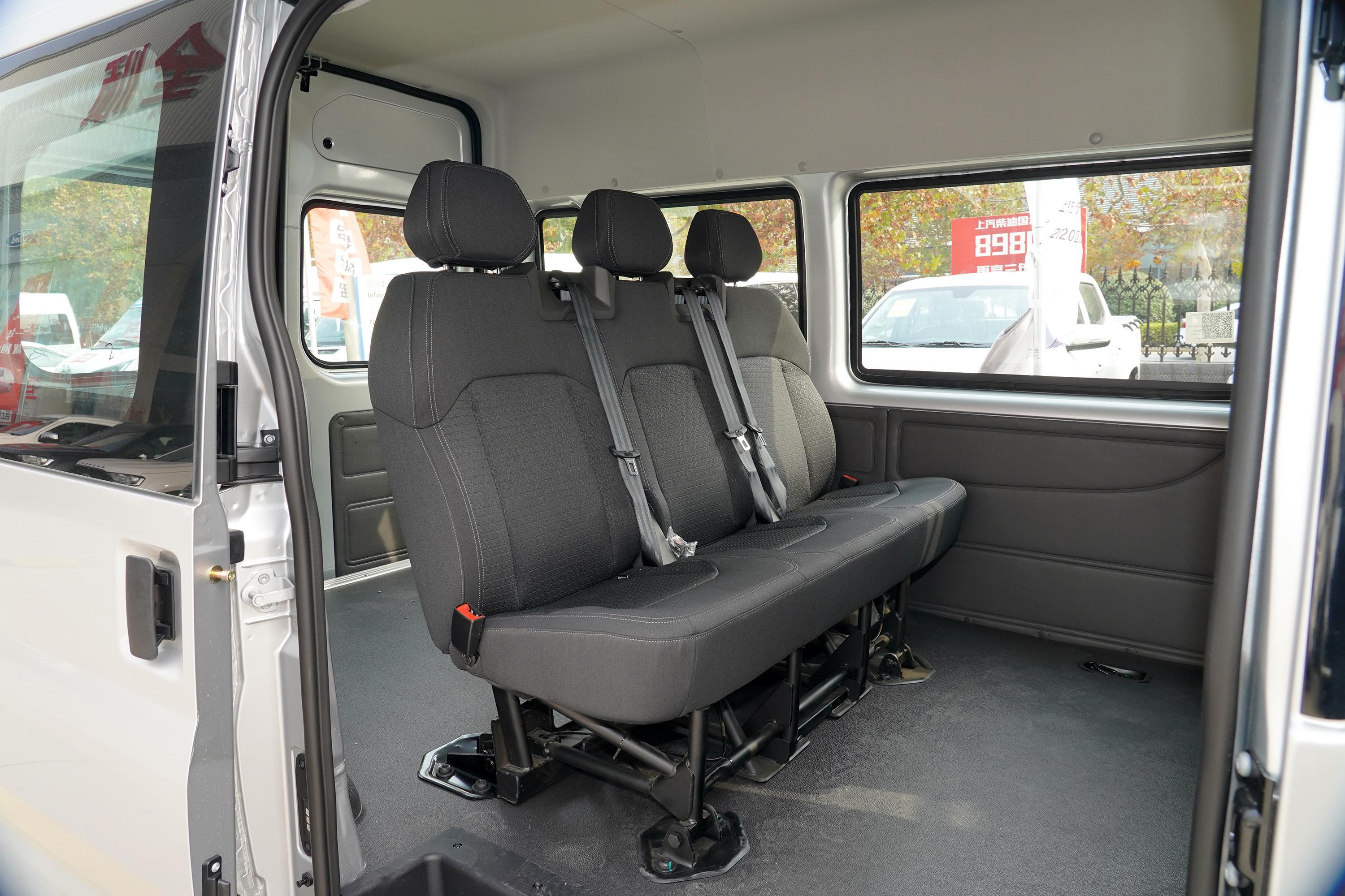 2021款新世代全顺pro22t手动短轴中顶物流车6座柴油国vi