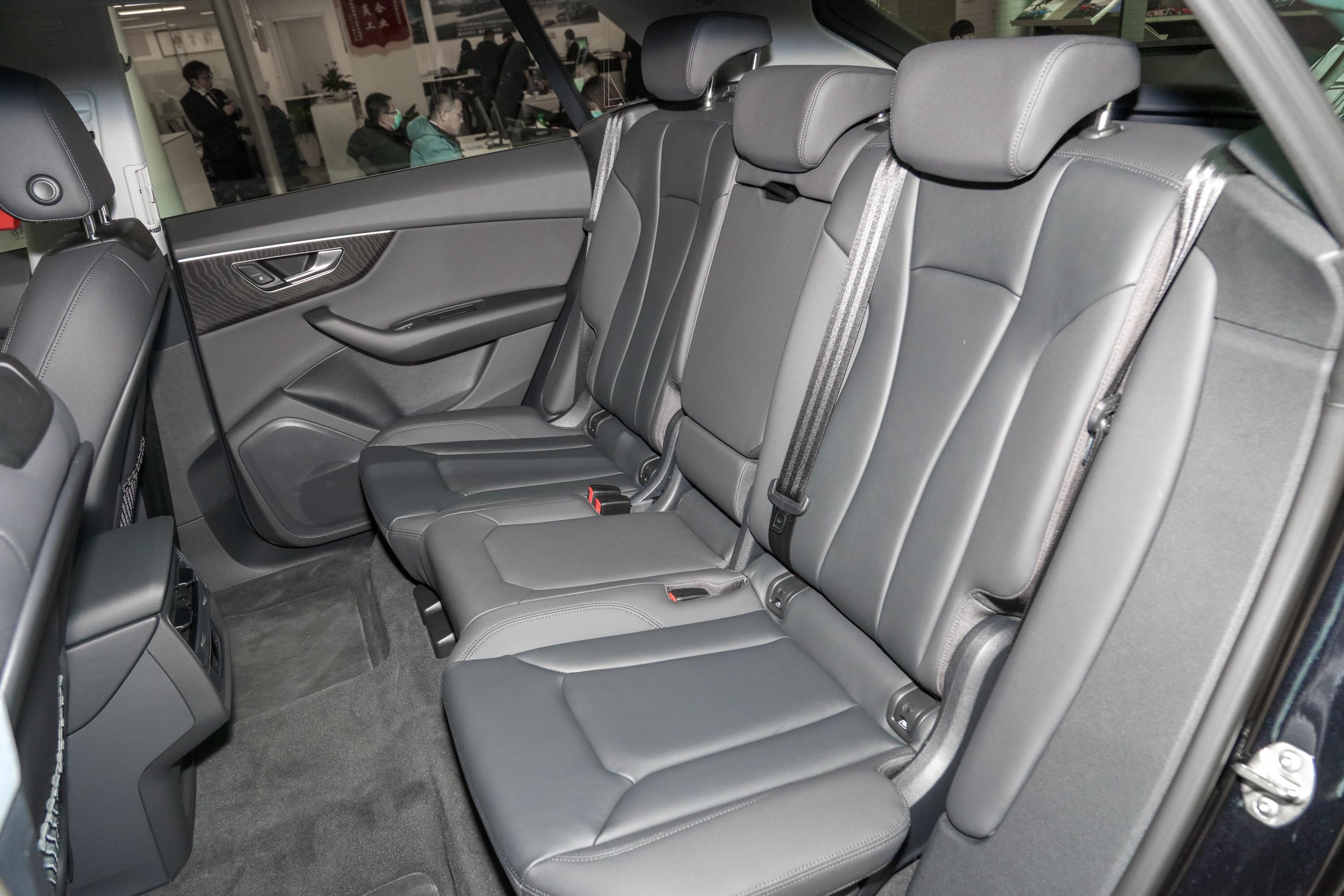 2021款 奥迪q8 45 tfsi quattro 豪华致雅型空间