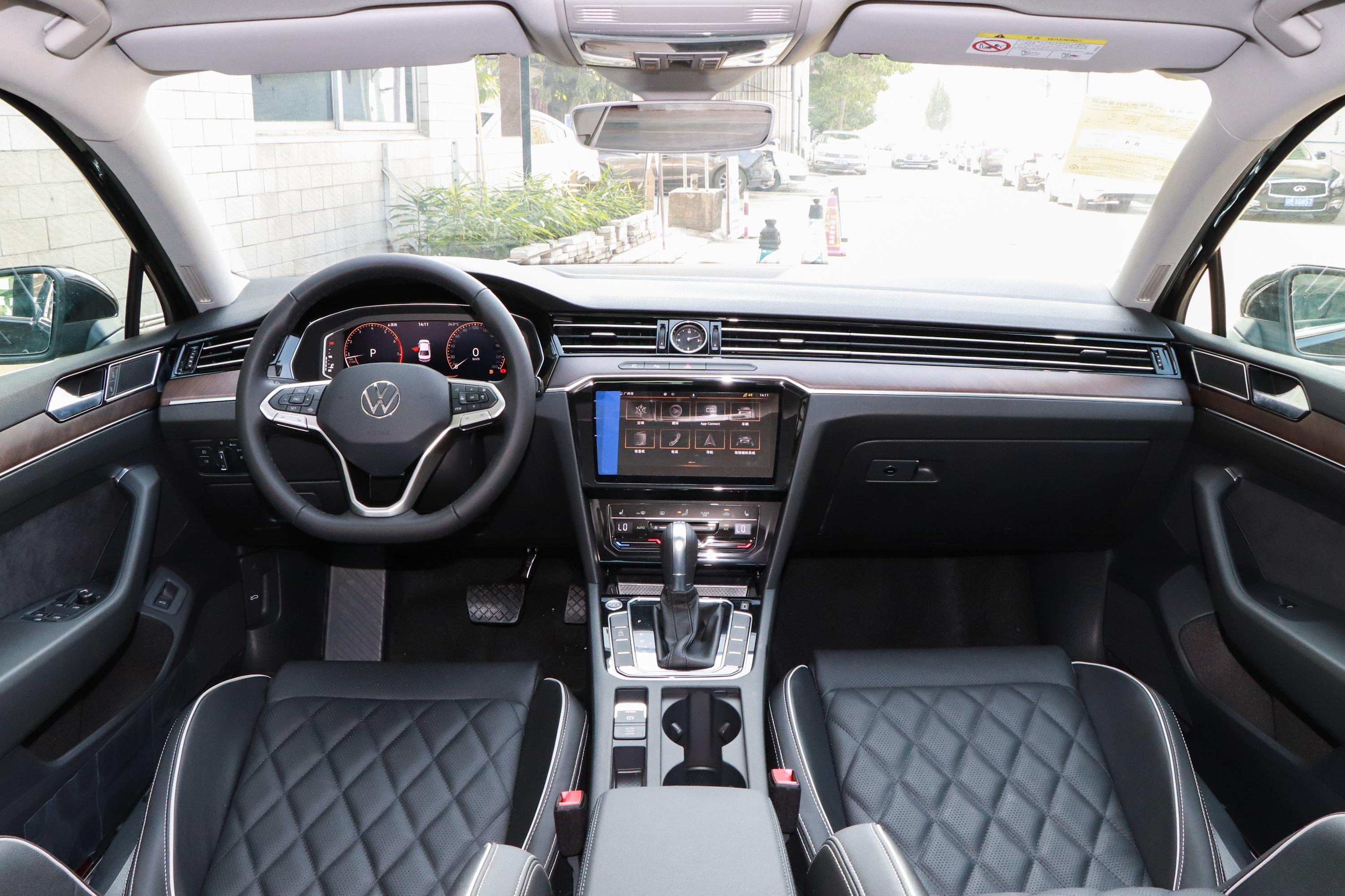 2021款 迈腾 330tsi 双离合 尊贵型内饰