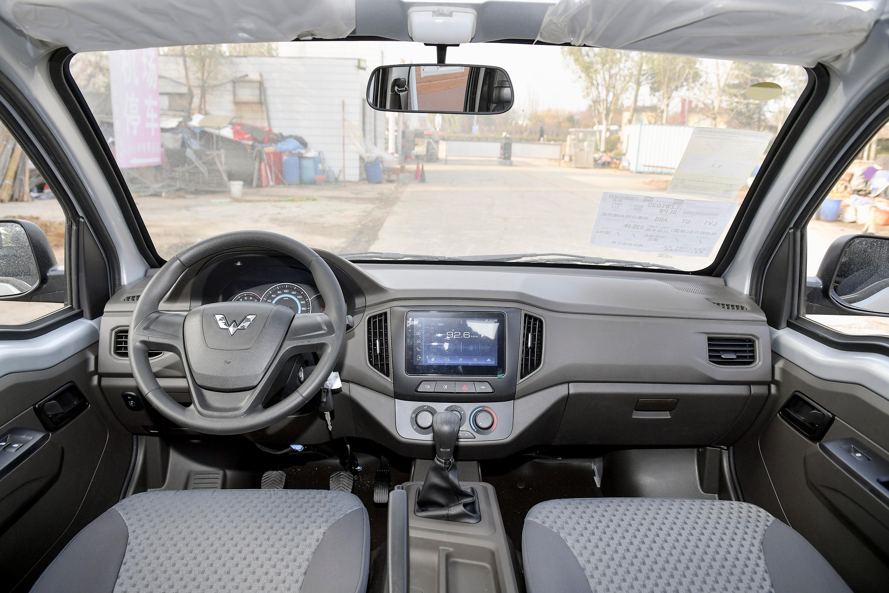 2021款 五菱荣光新卡 汽车下乡版 1.8l 手动 双排 标准型内饰