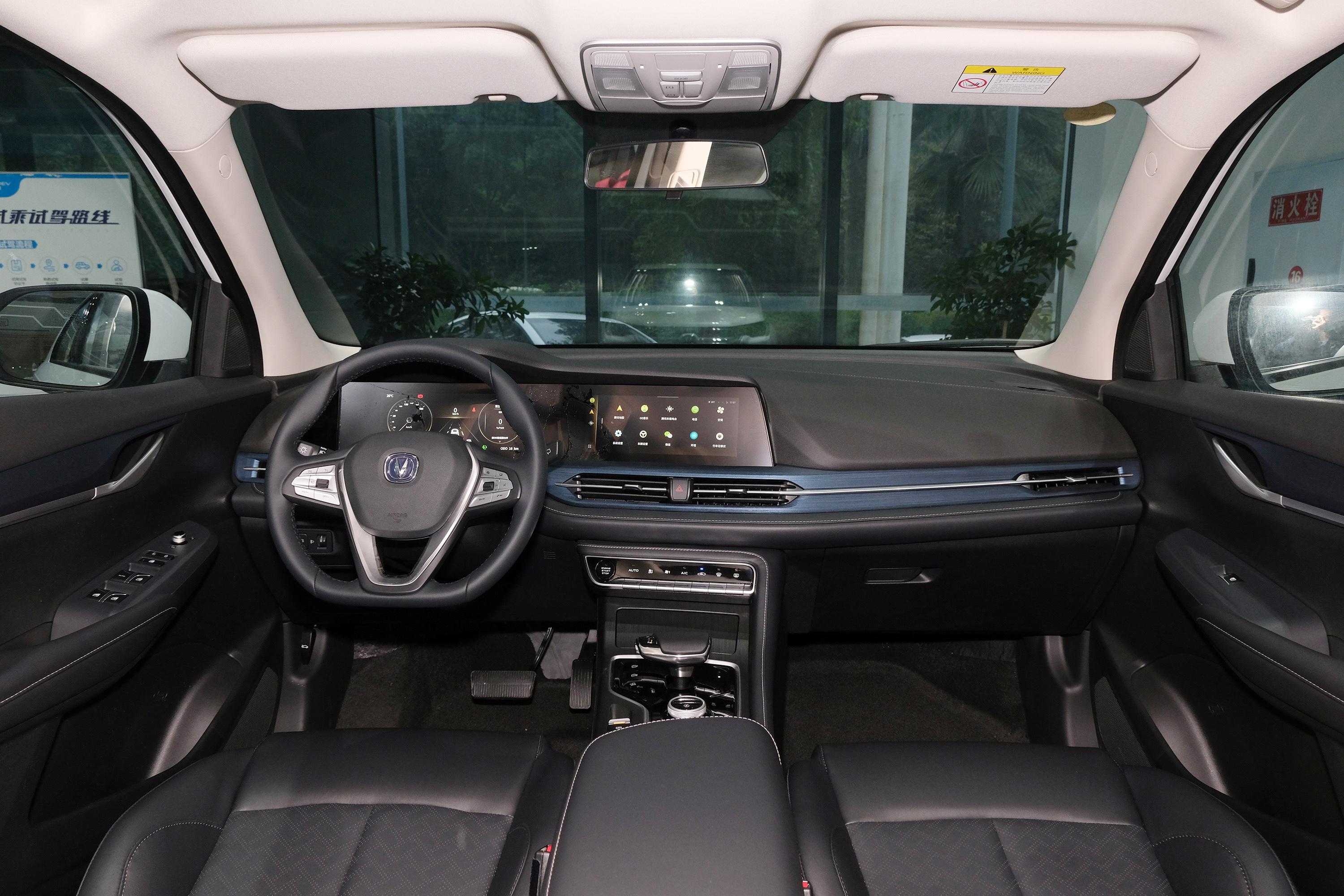 2020款 长安cs55 纯电版 标准续航 智享版内饰