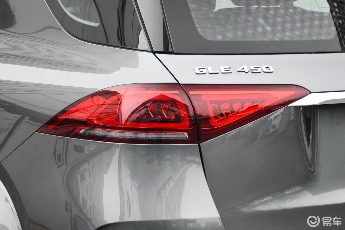 【奔驰gle2021款gle 450 4matic 豪华型尾灯侧45度俯拍汽车图片-汽车