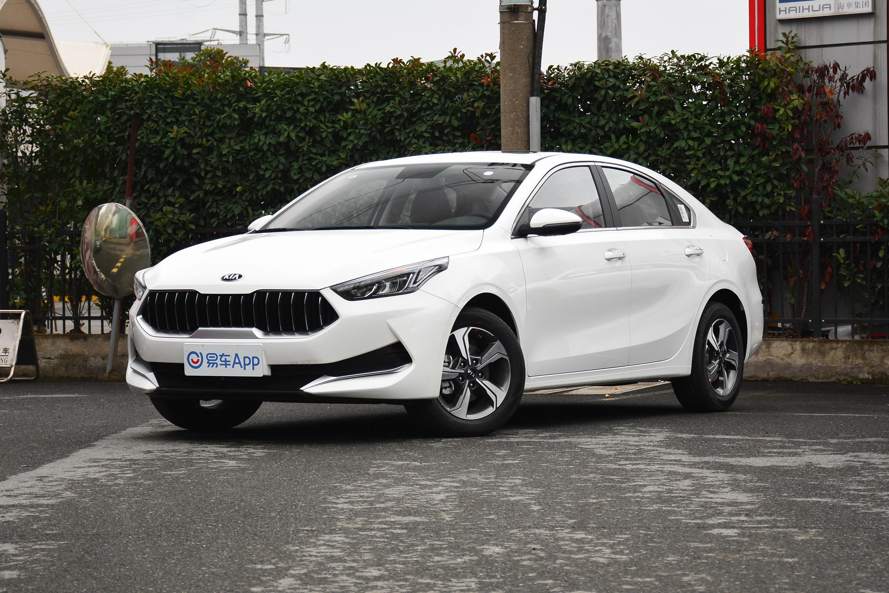 2020款 起亚k3 1.5l cvt 新锐天窗版