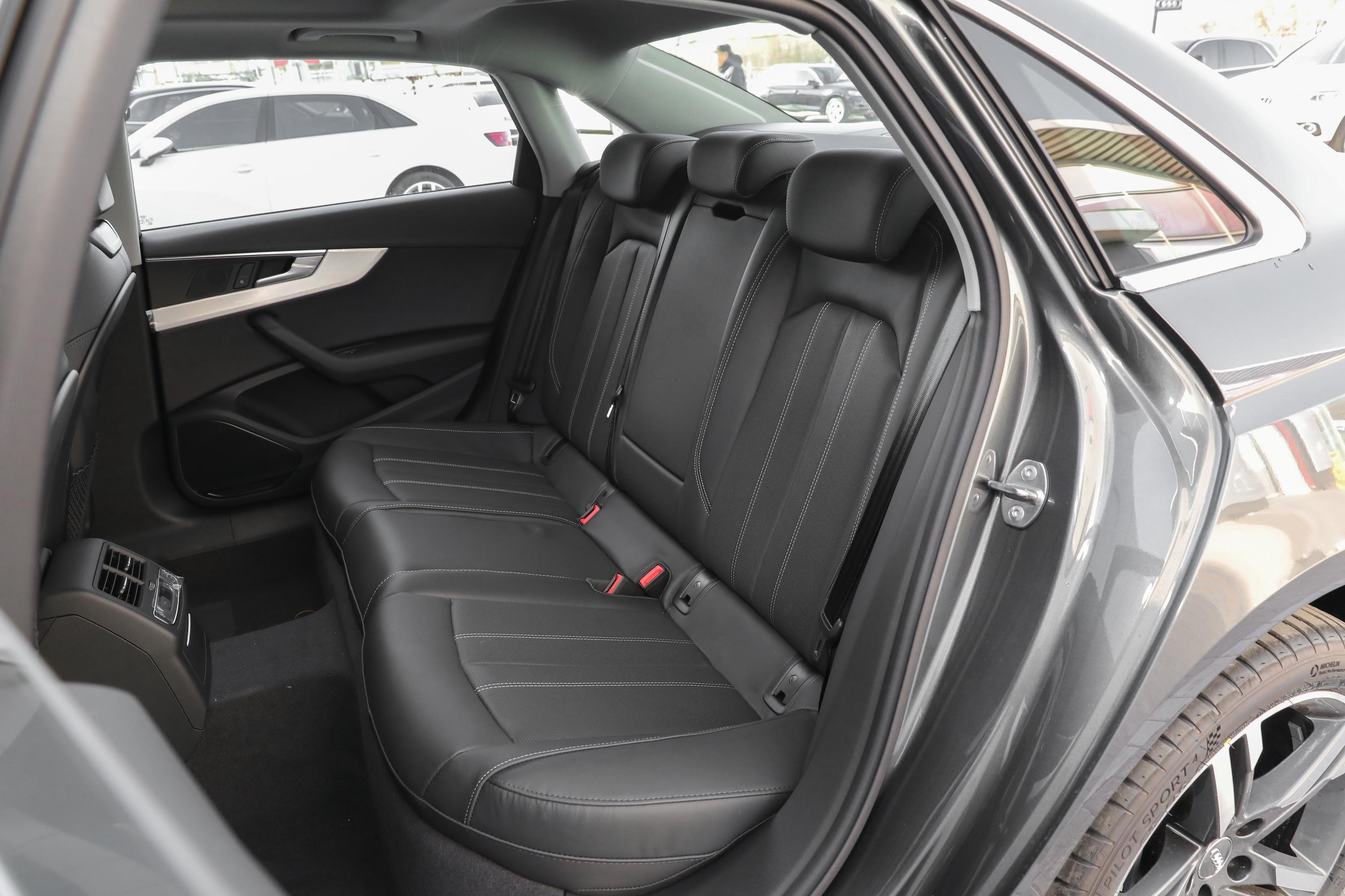 2020款 奥迪a4l 45 tfsi quattro 臻选动感型空间