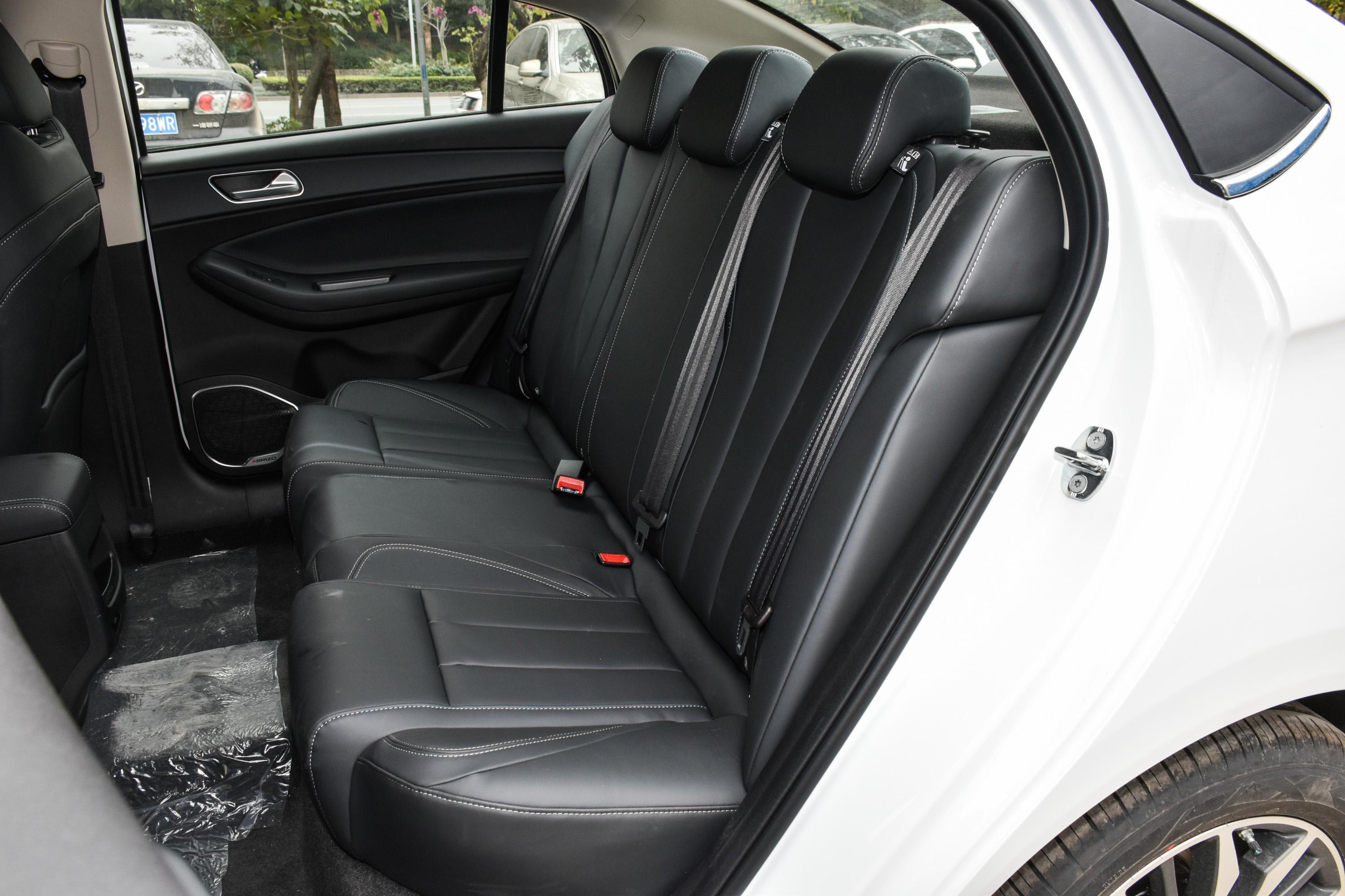 2021款 艾瑞泽5 plus 小泽 1.5l 手动 型plus空间