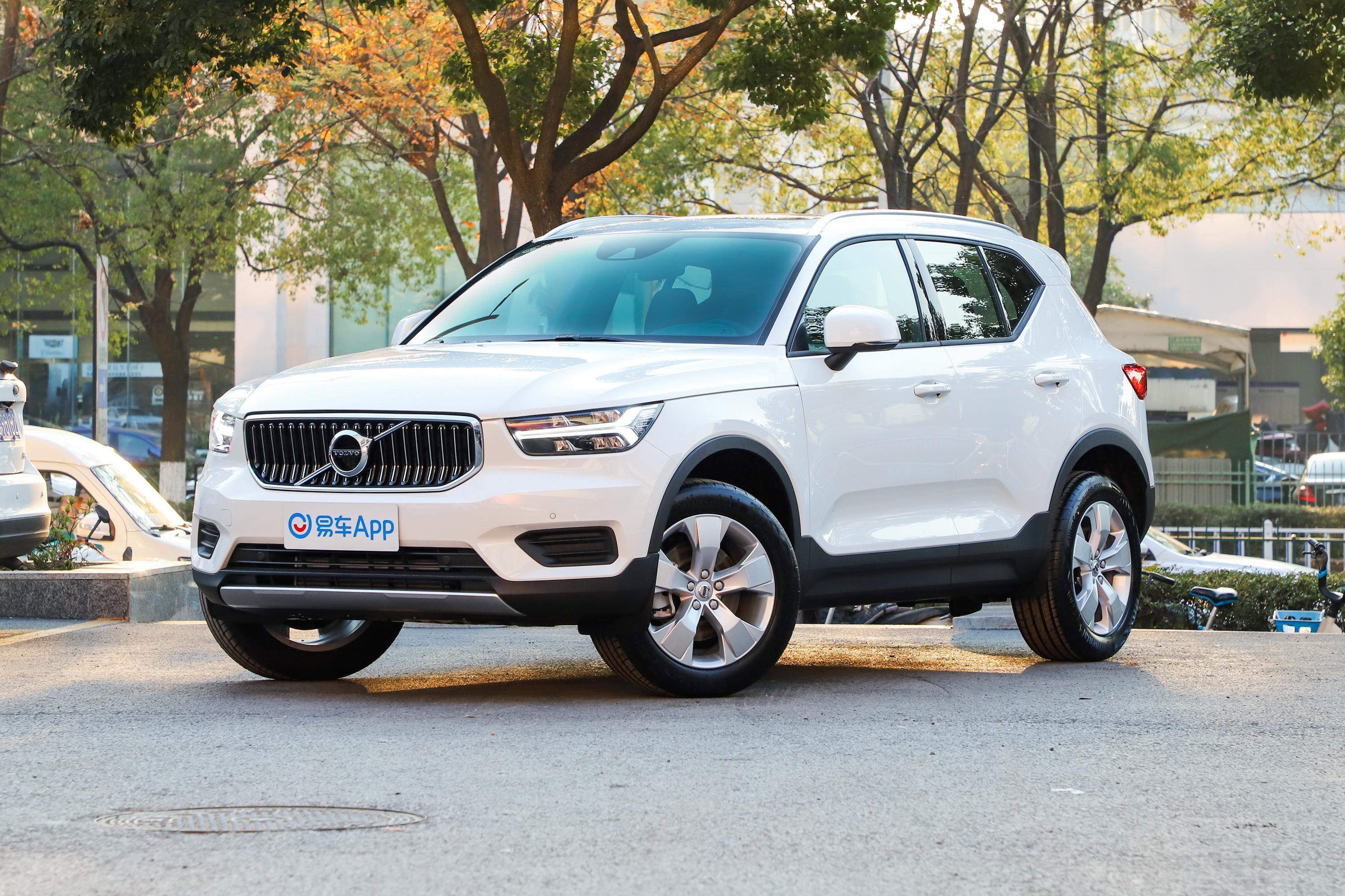 2021款沃尔沃xc40t4四驱智行时尚版