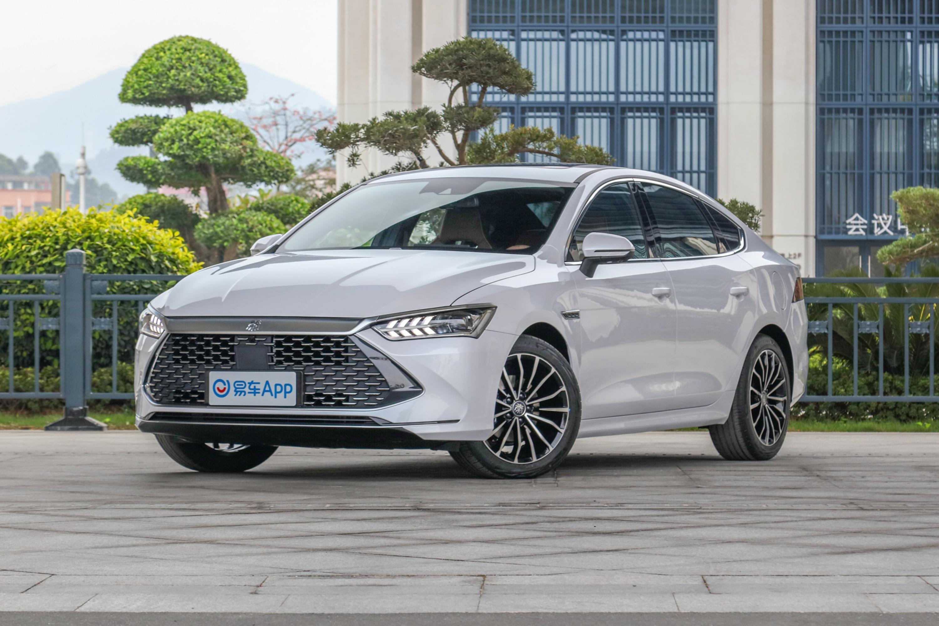 2021款秦plus新能源dmi120km旗舰型